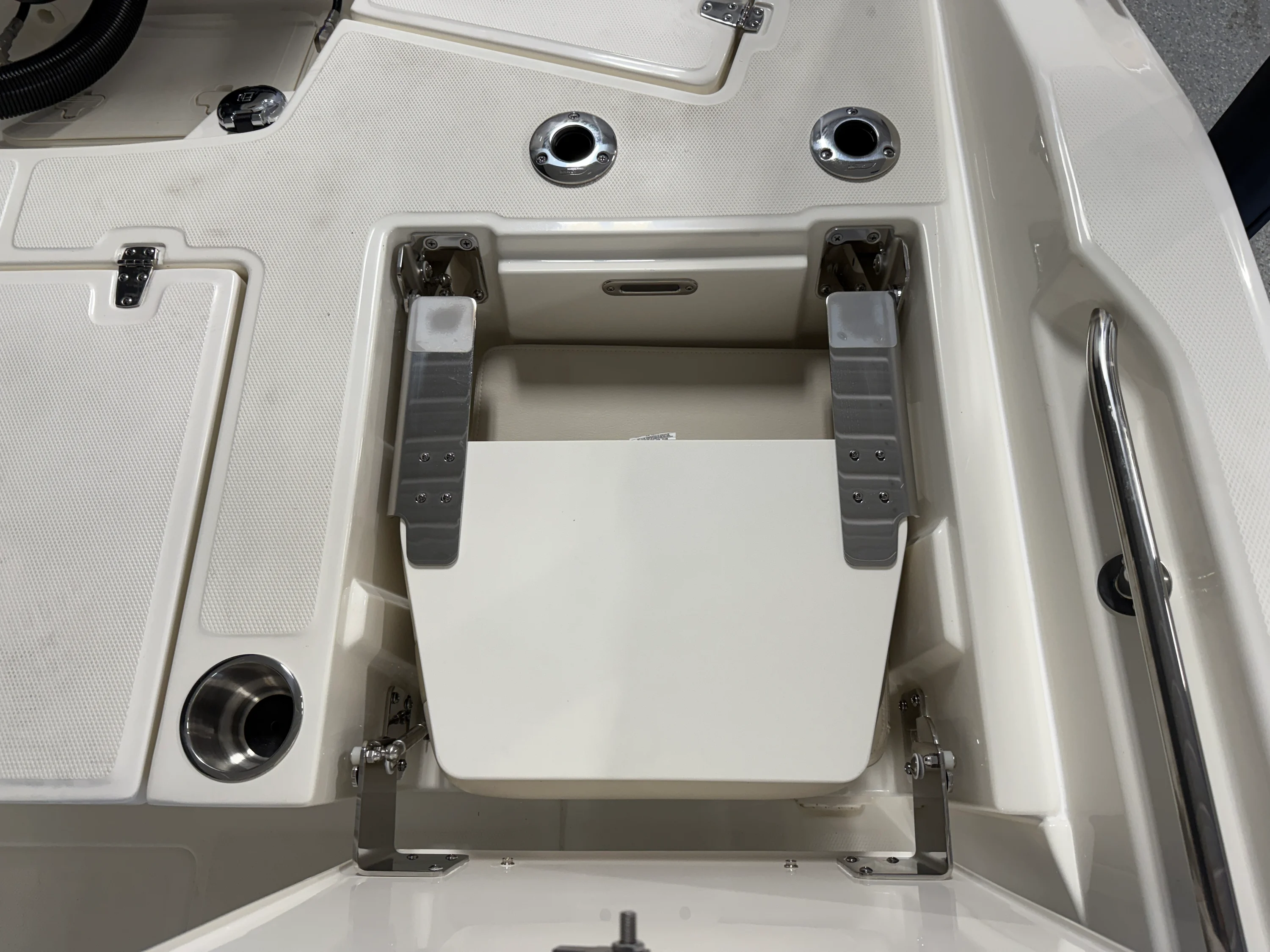 2026 Boston Whaler 250 Dauntless Image Thumbnail #28