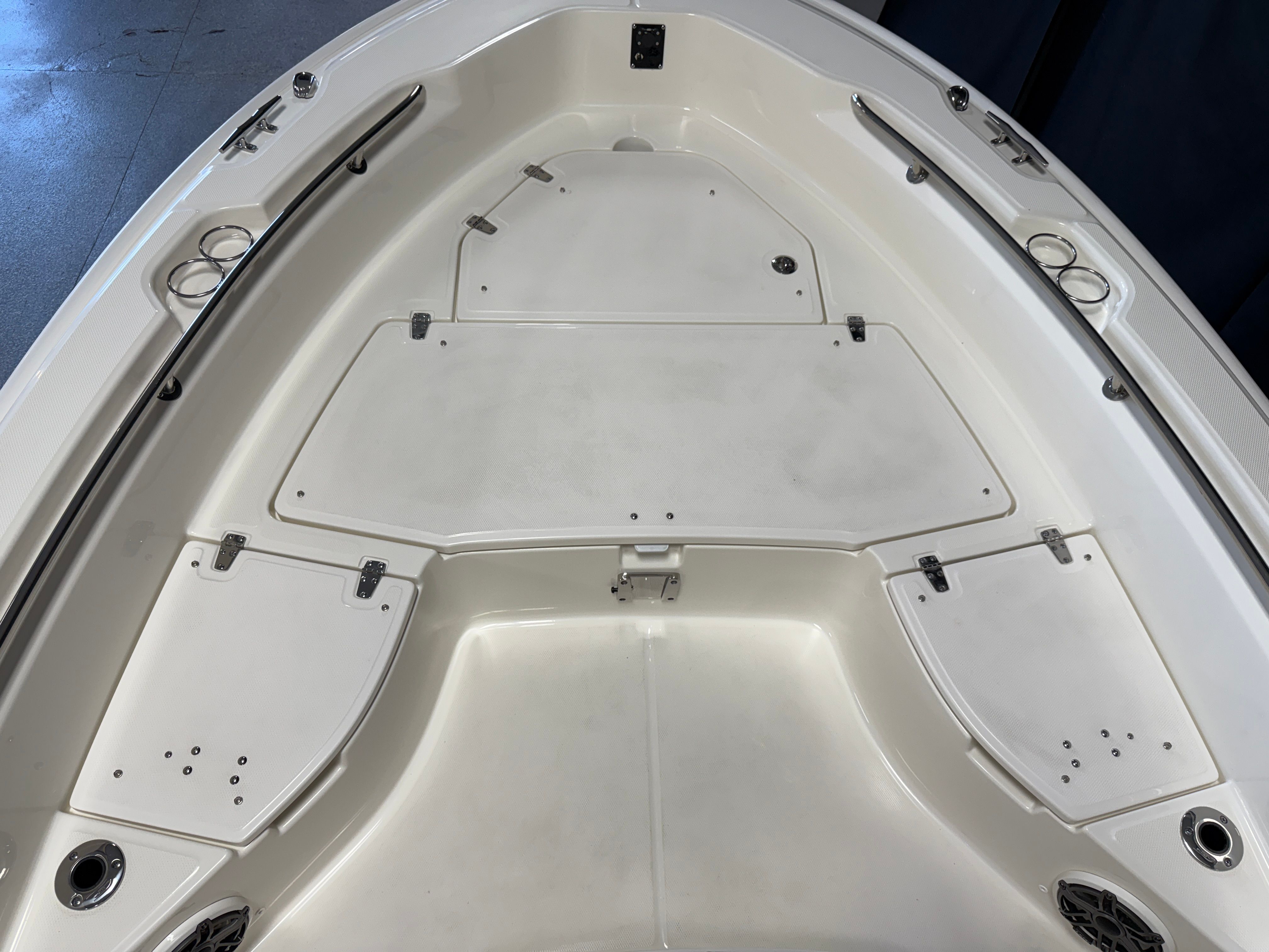 2026 Boston Whaler 250 Dauntless Image Thumbnail #98