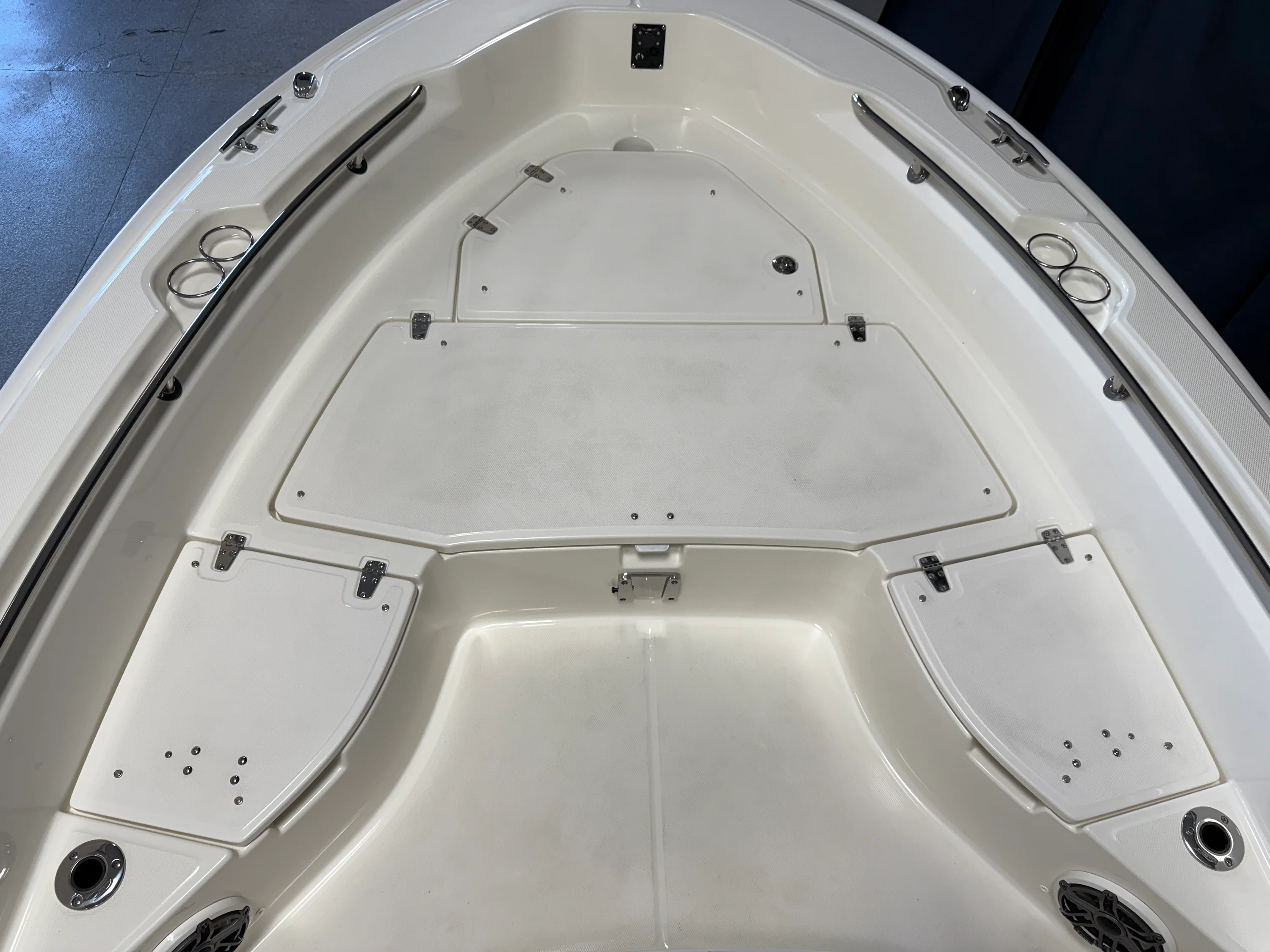 2026 Boston Whaler 250 Dauntless Image Thumbnail #98