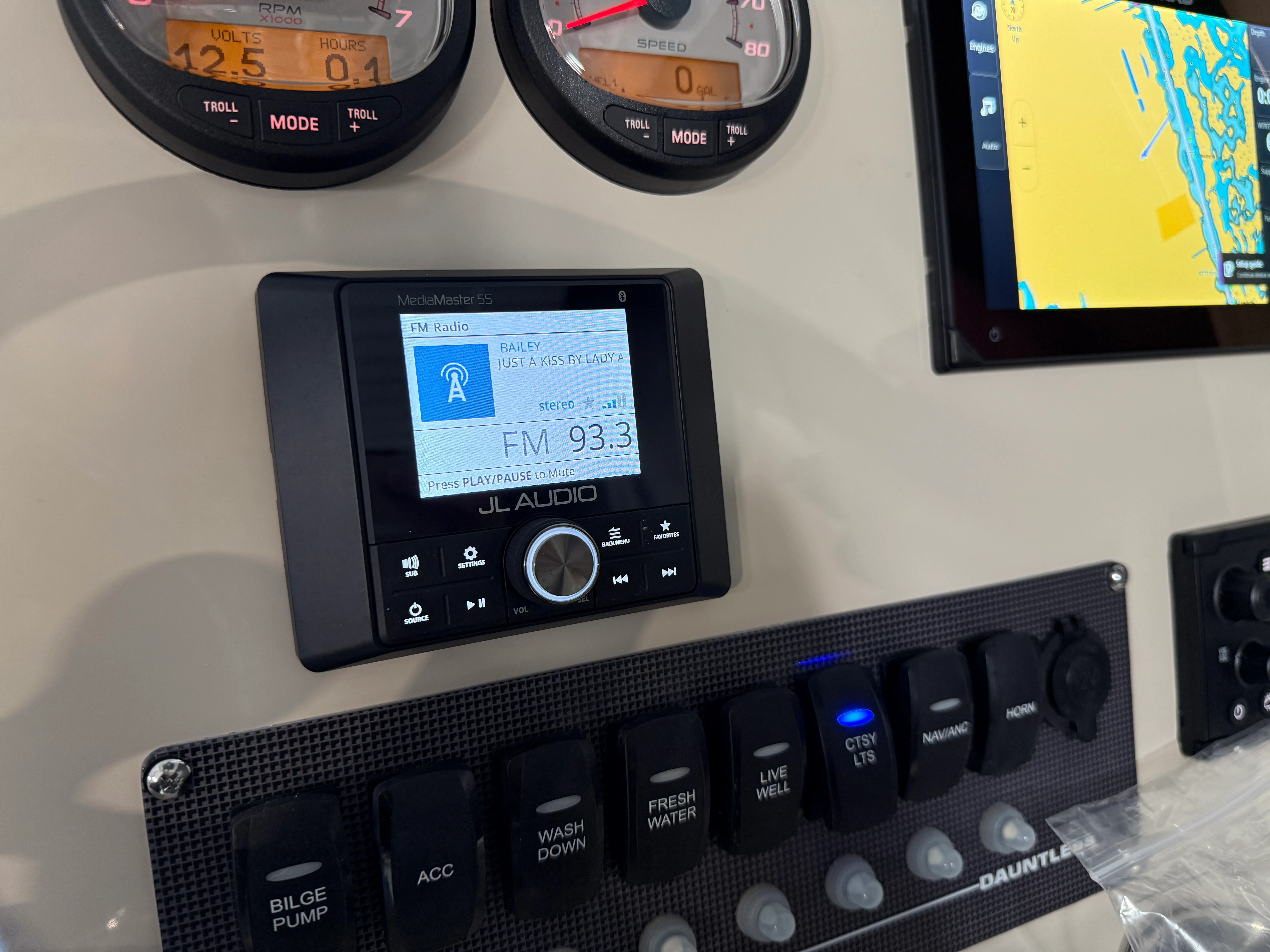 2026 Boston Whaler 250 Dauntless Image Thumbnail #56