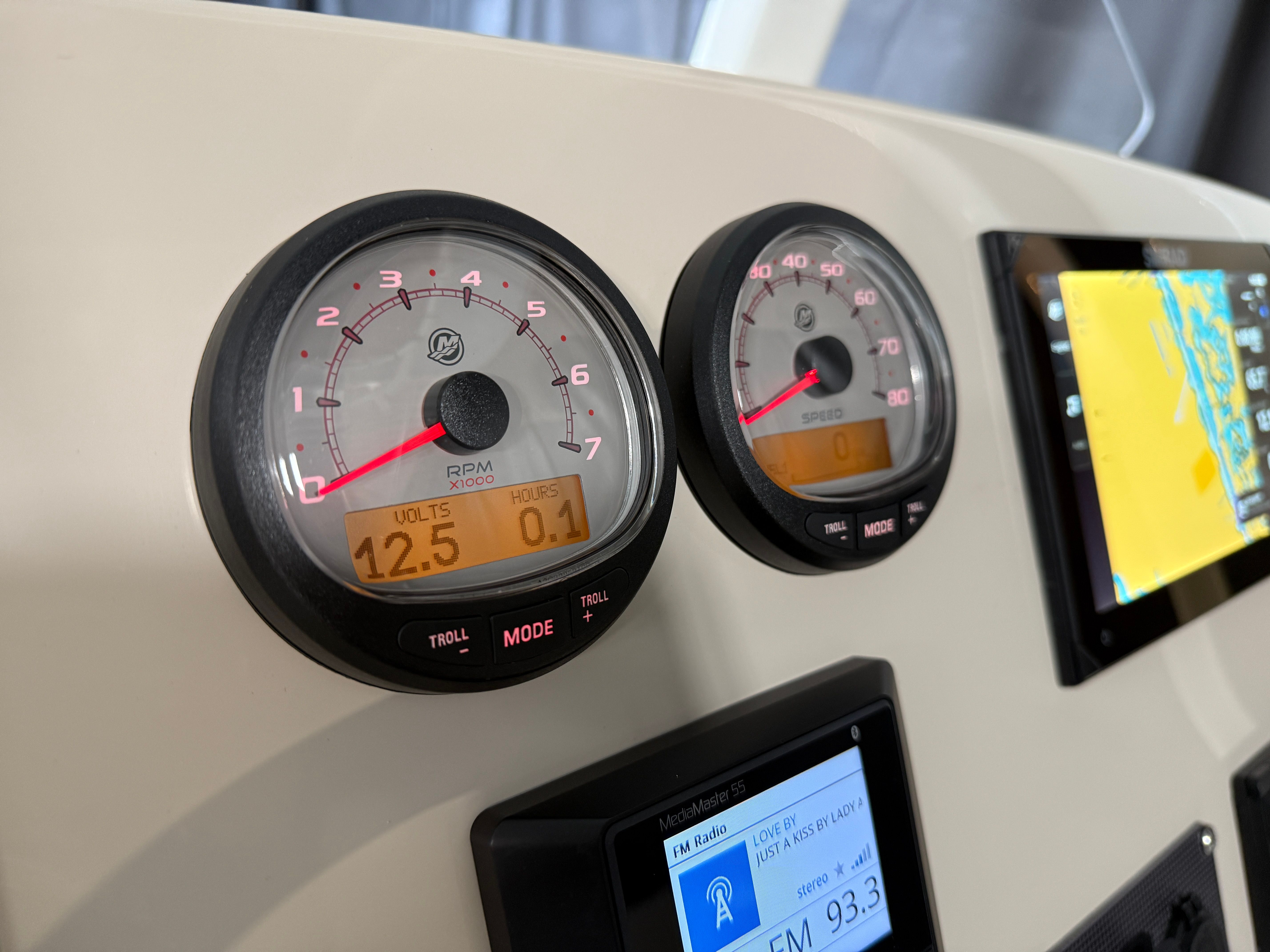 2026 Boston Whaler 250 Dauntless Image Thumbnail #53