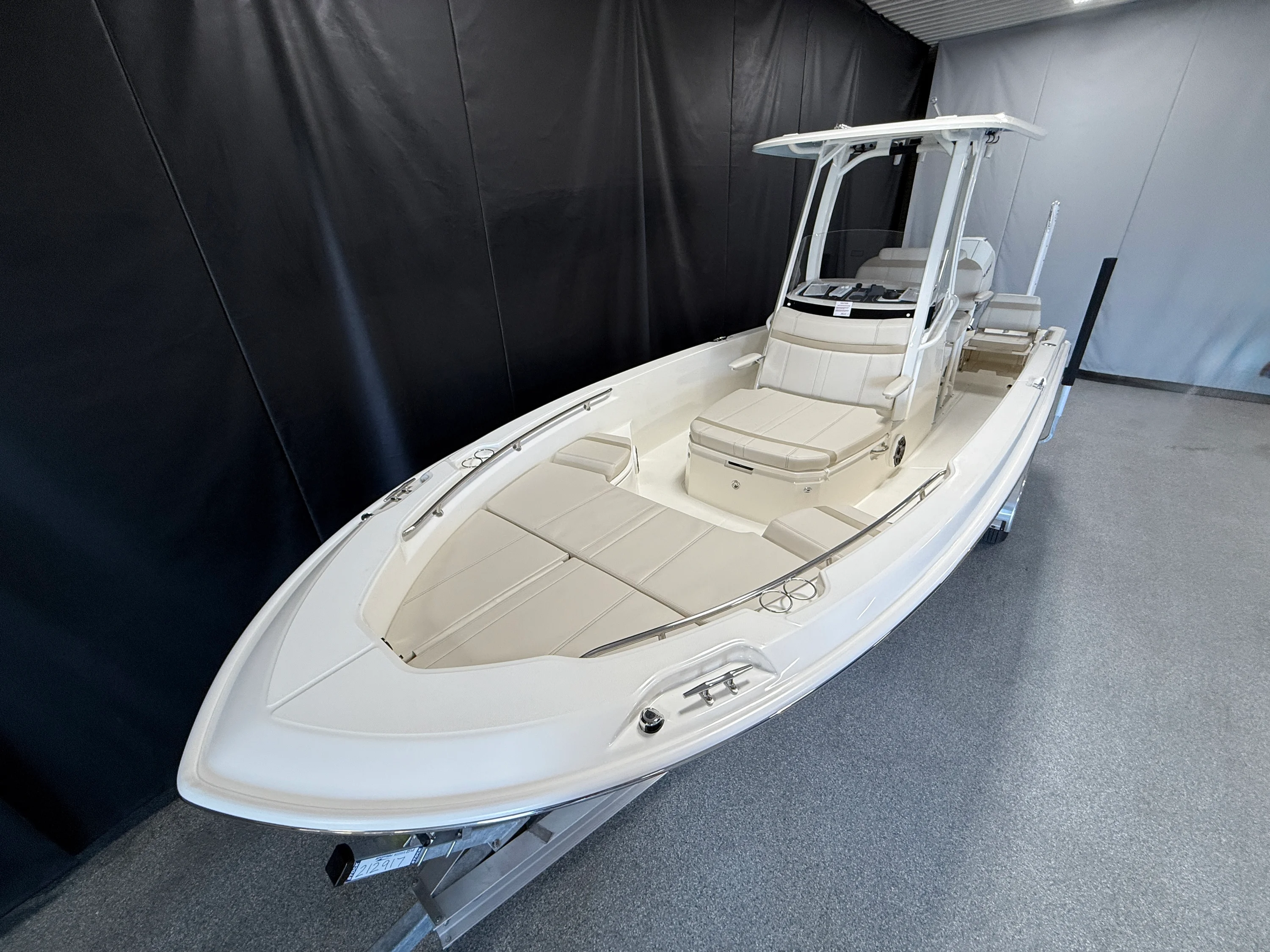 2026 Boston Whaler 250 Dauntless Image Thumbnail #4