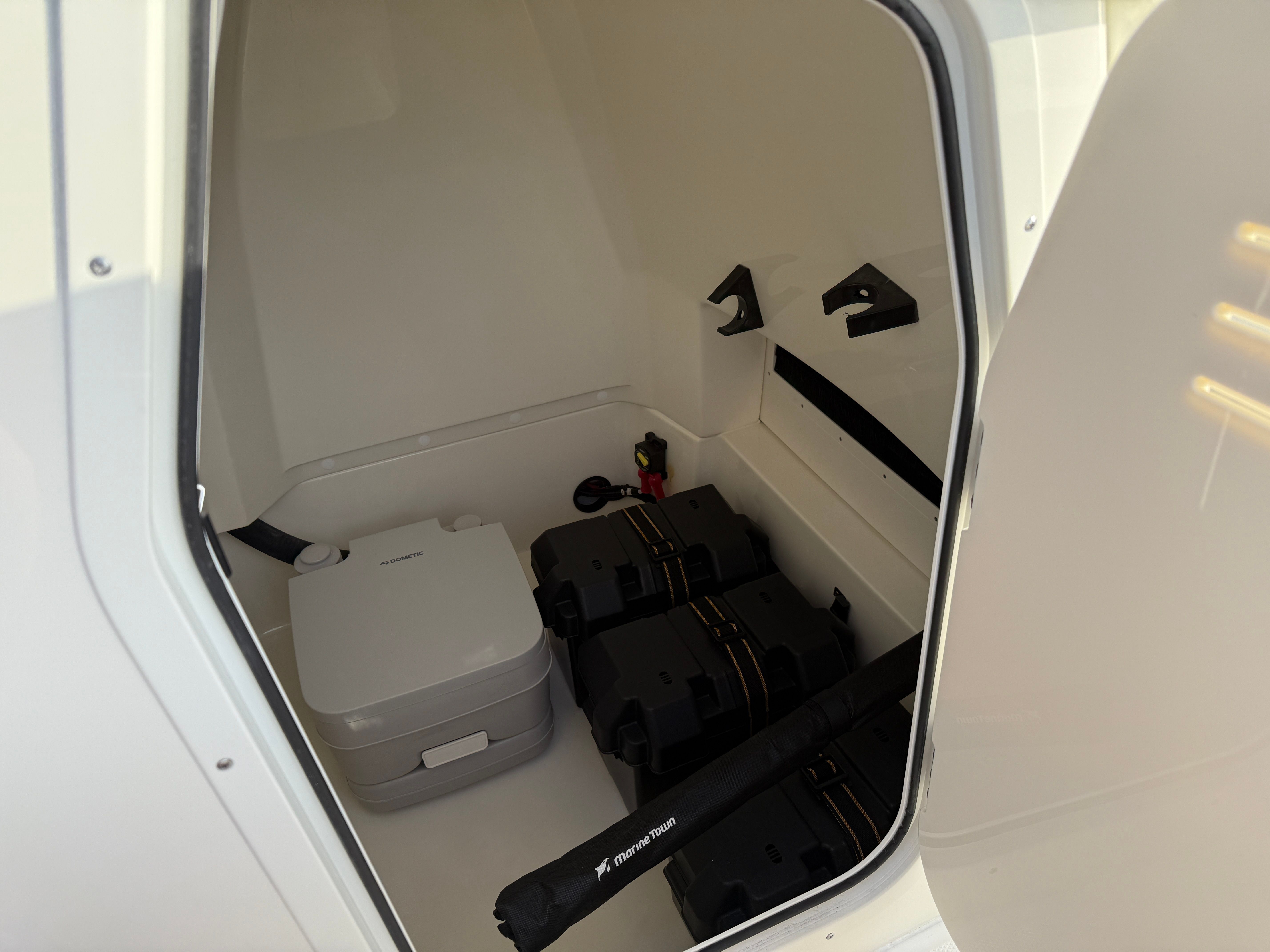 2026 Boston Whaler 250 Dauntless Image Thumbnail #12