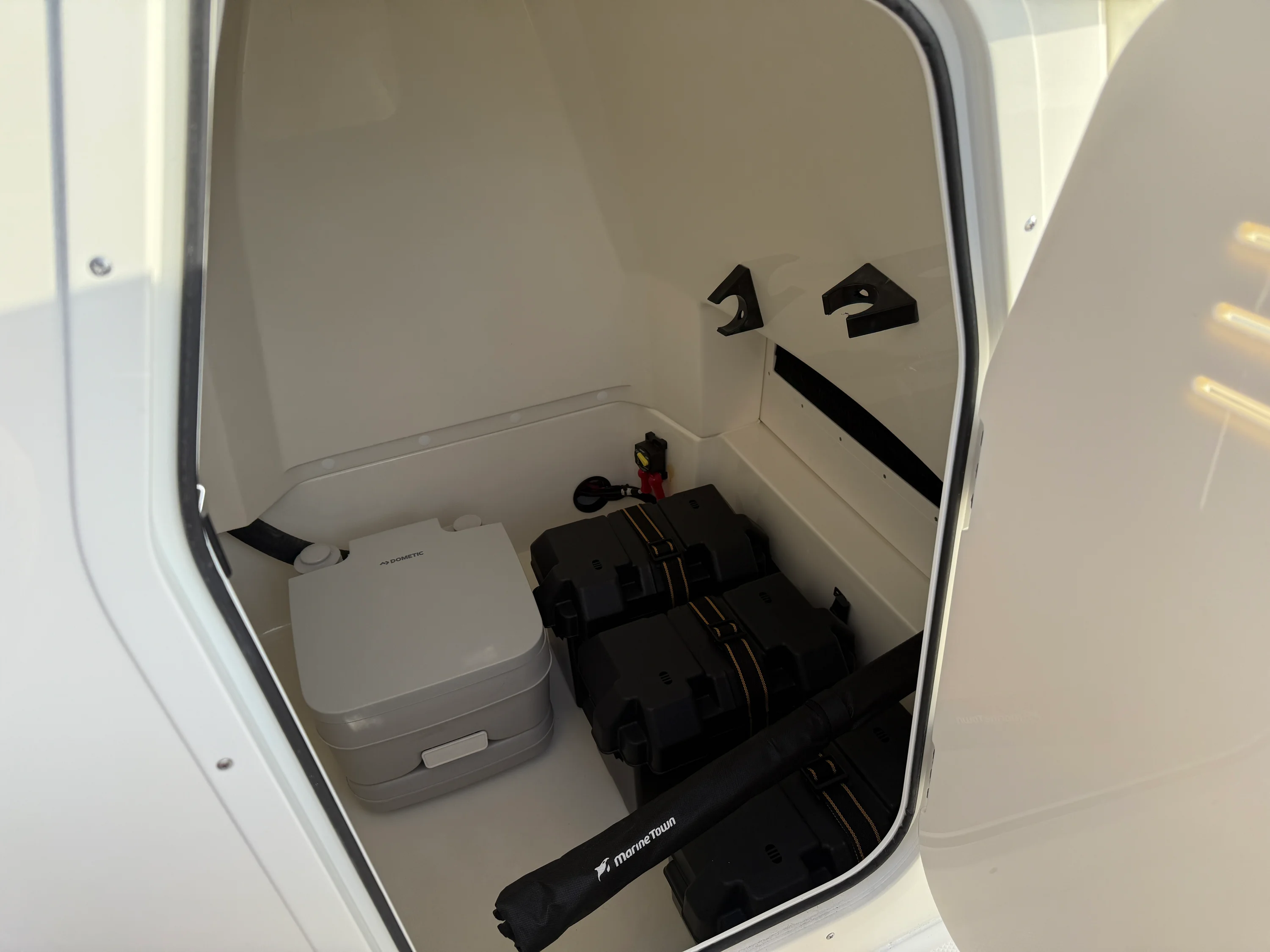 2026 Boston Whaler 250 Dauntless Image Thumbnail #12