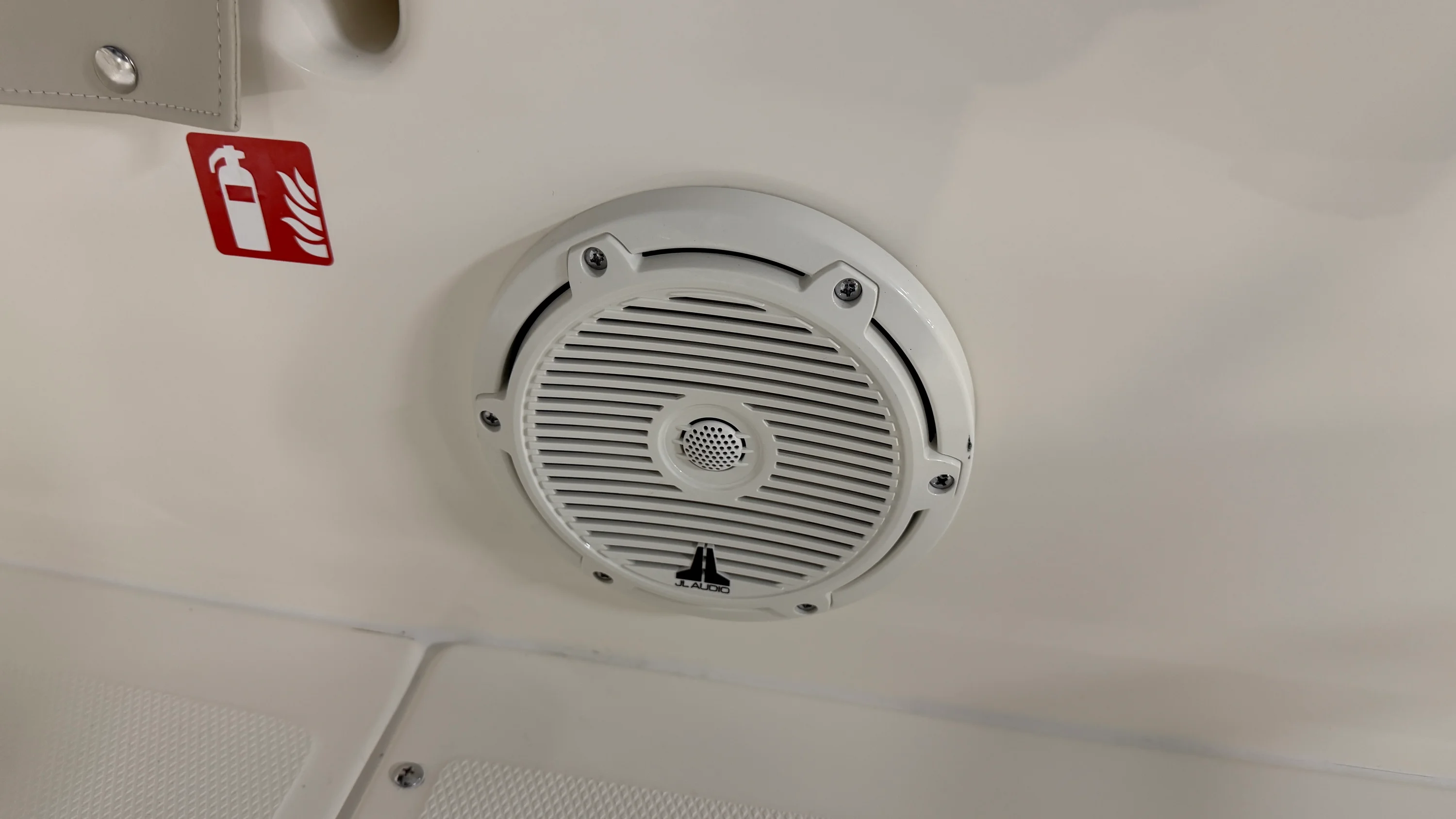 2026 Boston Whaler 190 Montauk Image Thumbnail #25