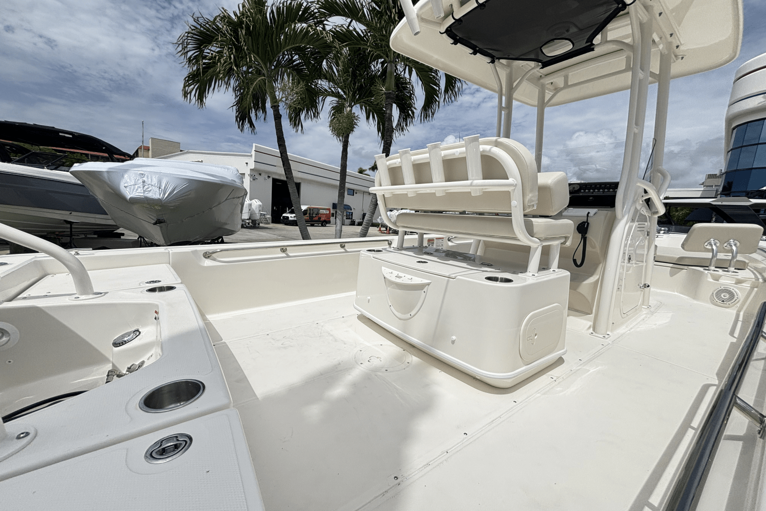 2025 Boston Whaler 210 Montauk Image Thumbnail #10