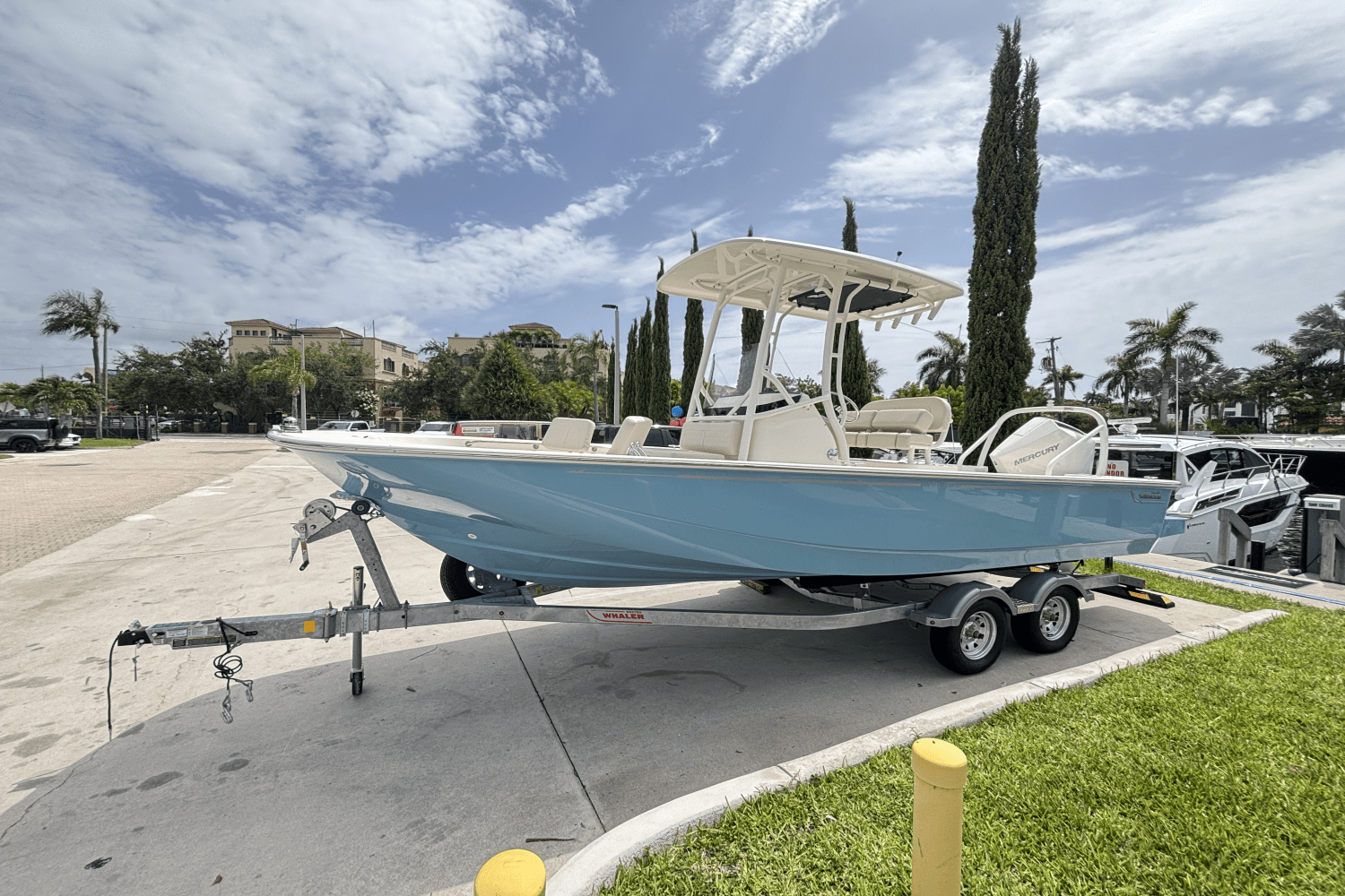 2025 Boston Whaler 210 Montauk Image Thumbnail #2