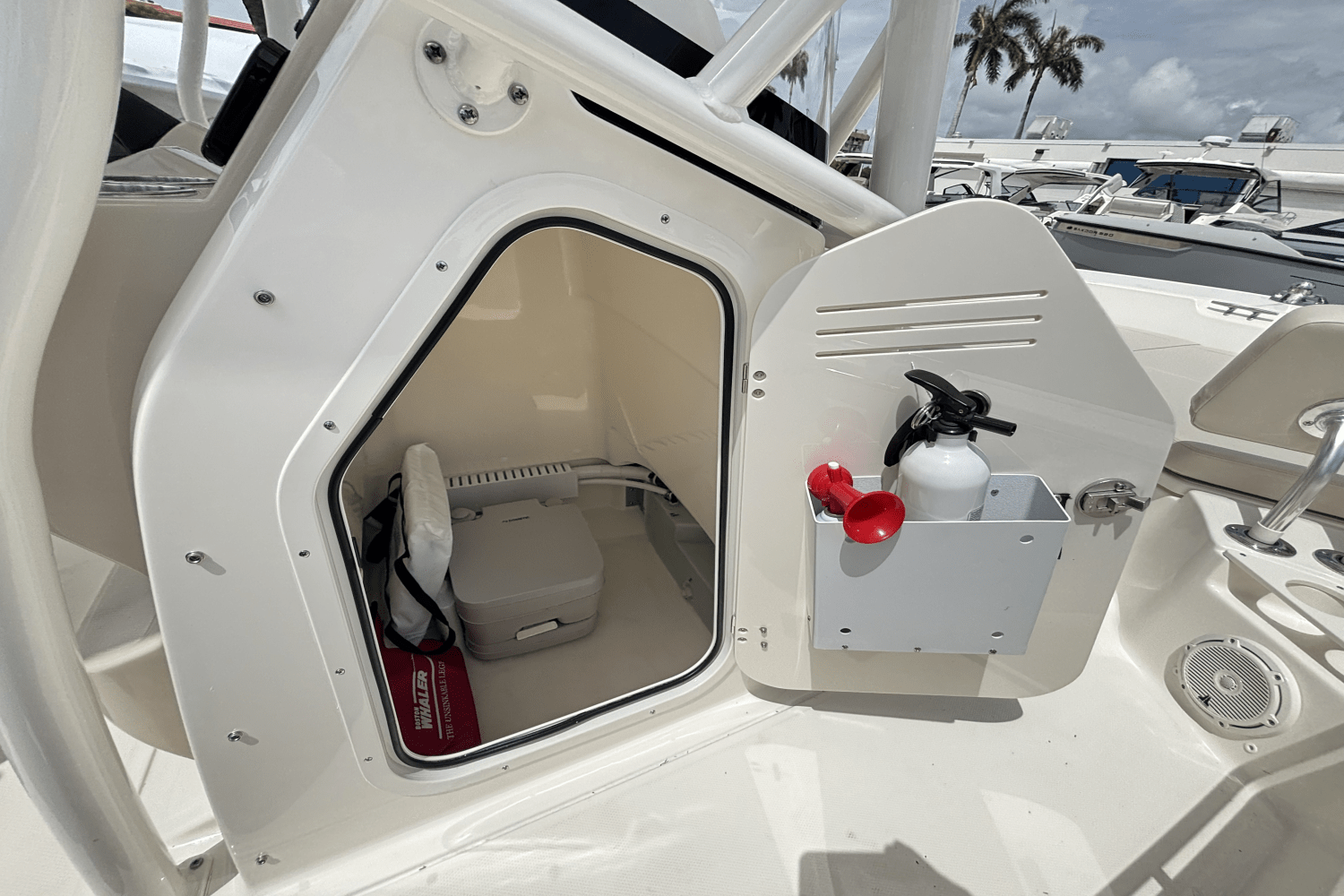 2025 Boston Whaler 210 Montauk Image Thumbnail #22
