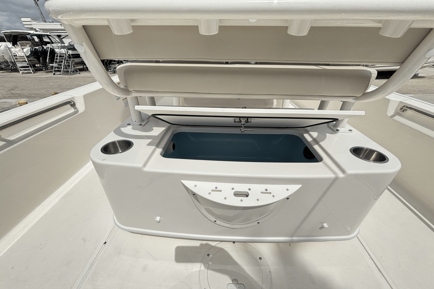 2025 Boston Whaler 210 Montauk Image Thumbnail #13