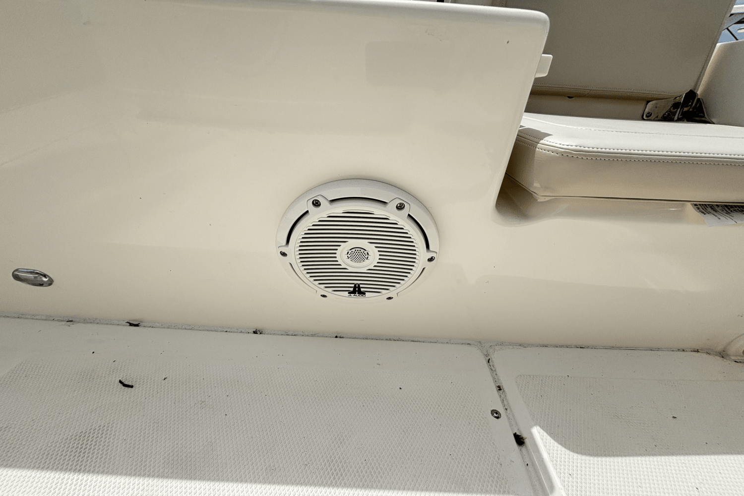 2025 Boston Whaler 210 Montauk Image Thumbnail #31