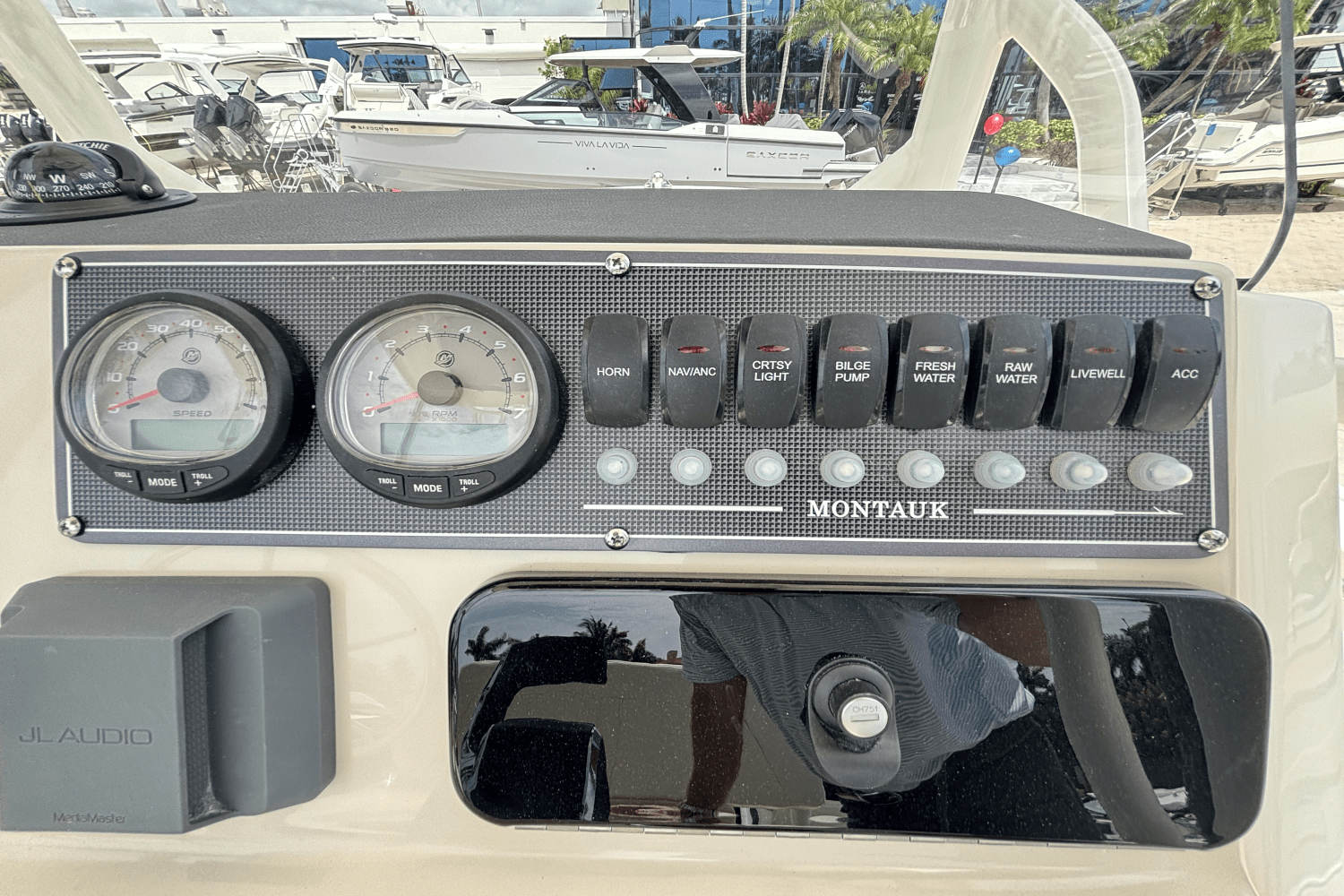 2025 Boston Whaler 210 Montauk Image Thumbnail #20