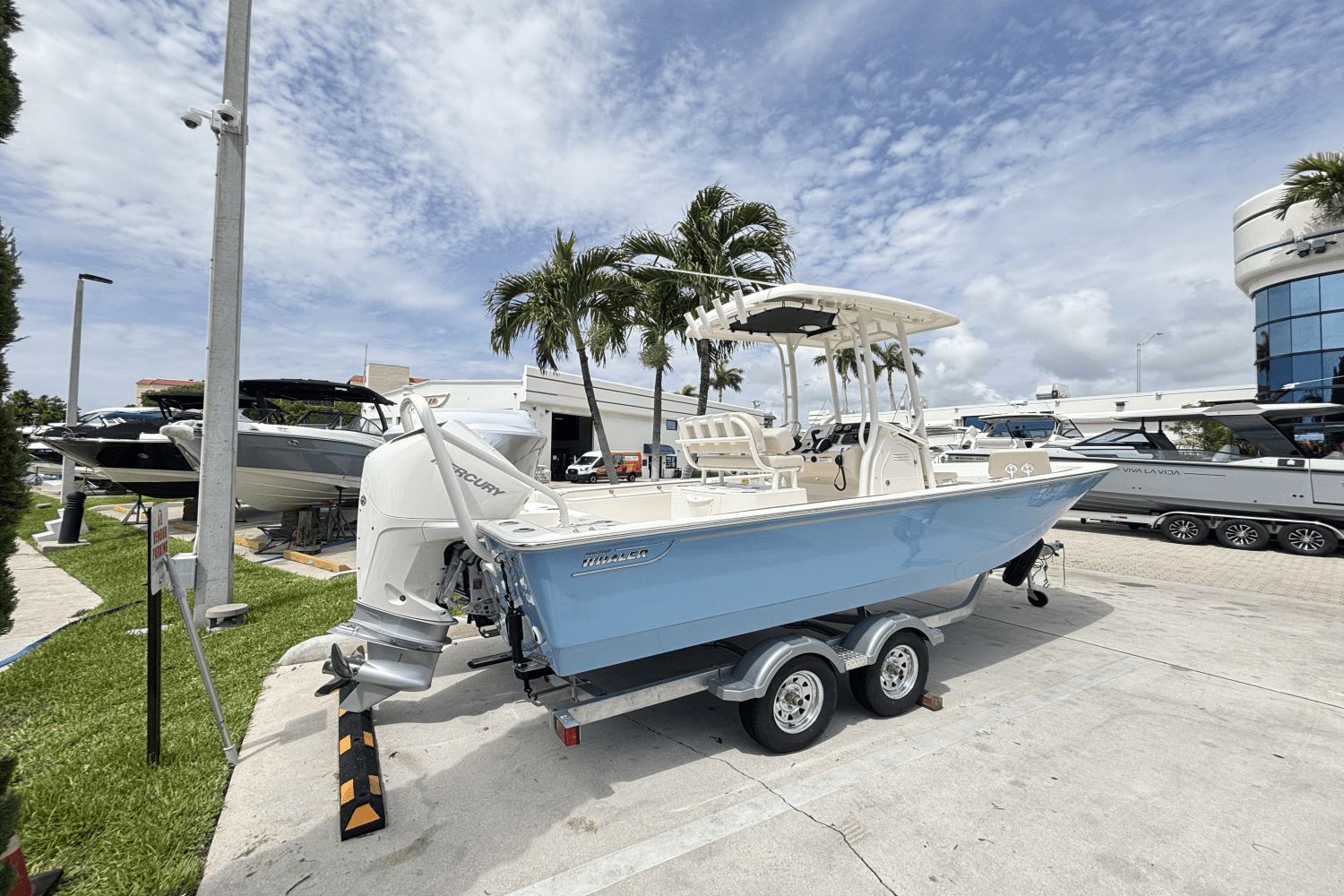 2025 Boston Whaler 210 Montauk Image Thumbnail #7