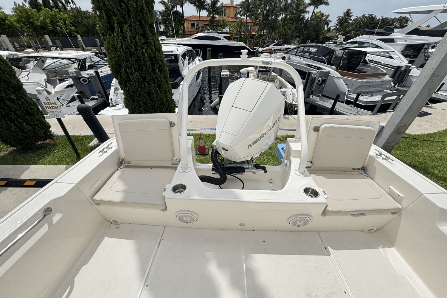 2025 Boston Whaler 210 Montauk Image Thumbnail #12