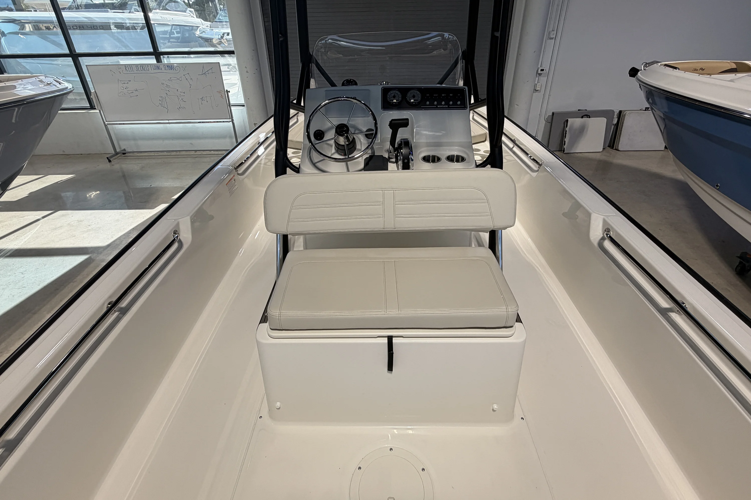 2026 Boston Whaler 190 Montauk Image Thumbnail #8