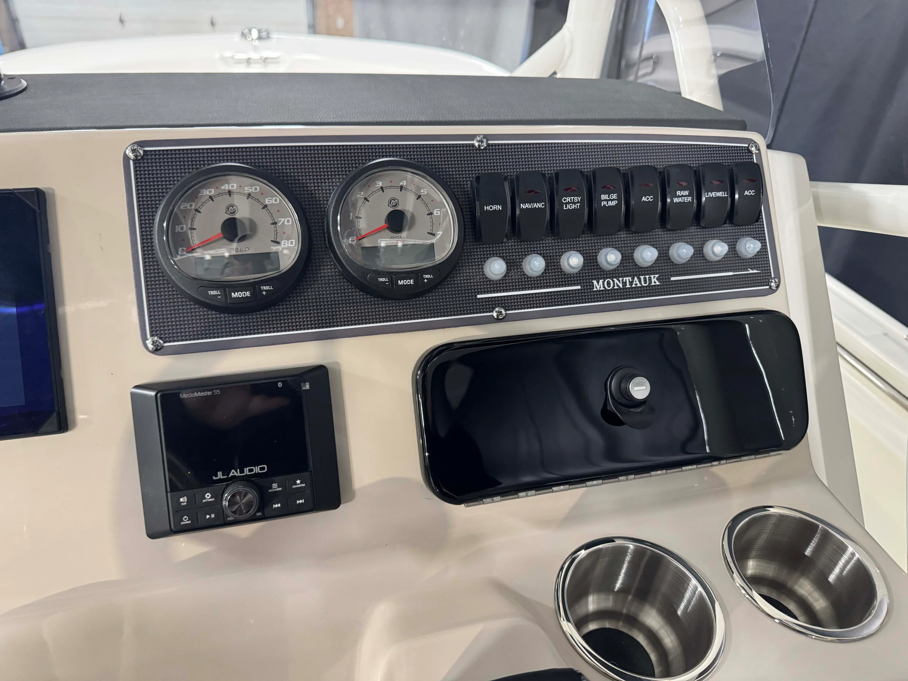 2026 Boston Whaler 210 Montauk Image Thumbnail #32