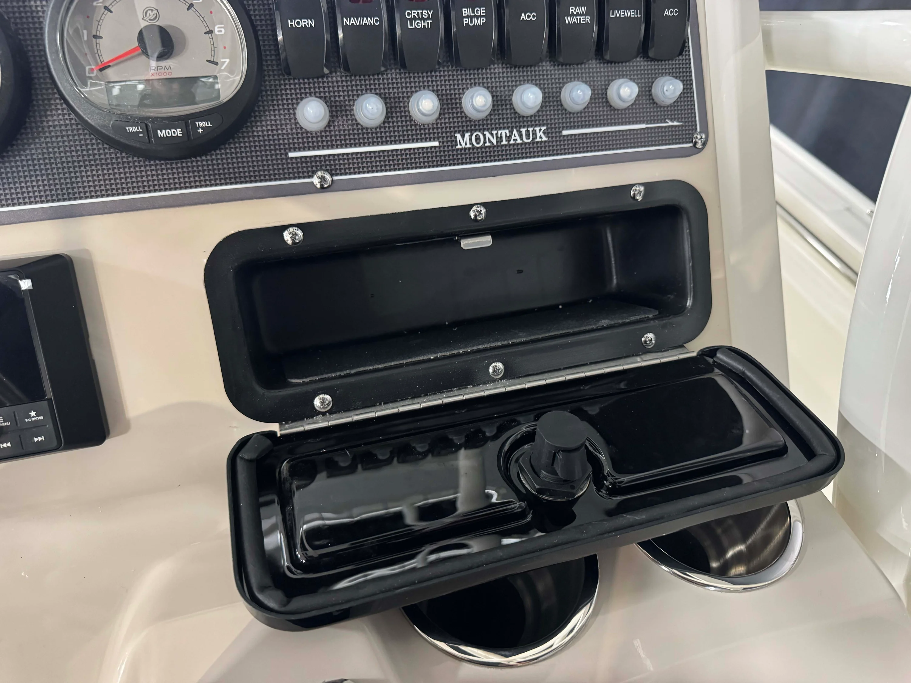 2026 Boston Whaler 210 Montauk Image Thumbnail #36