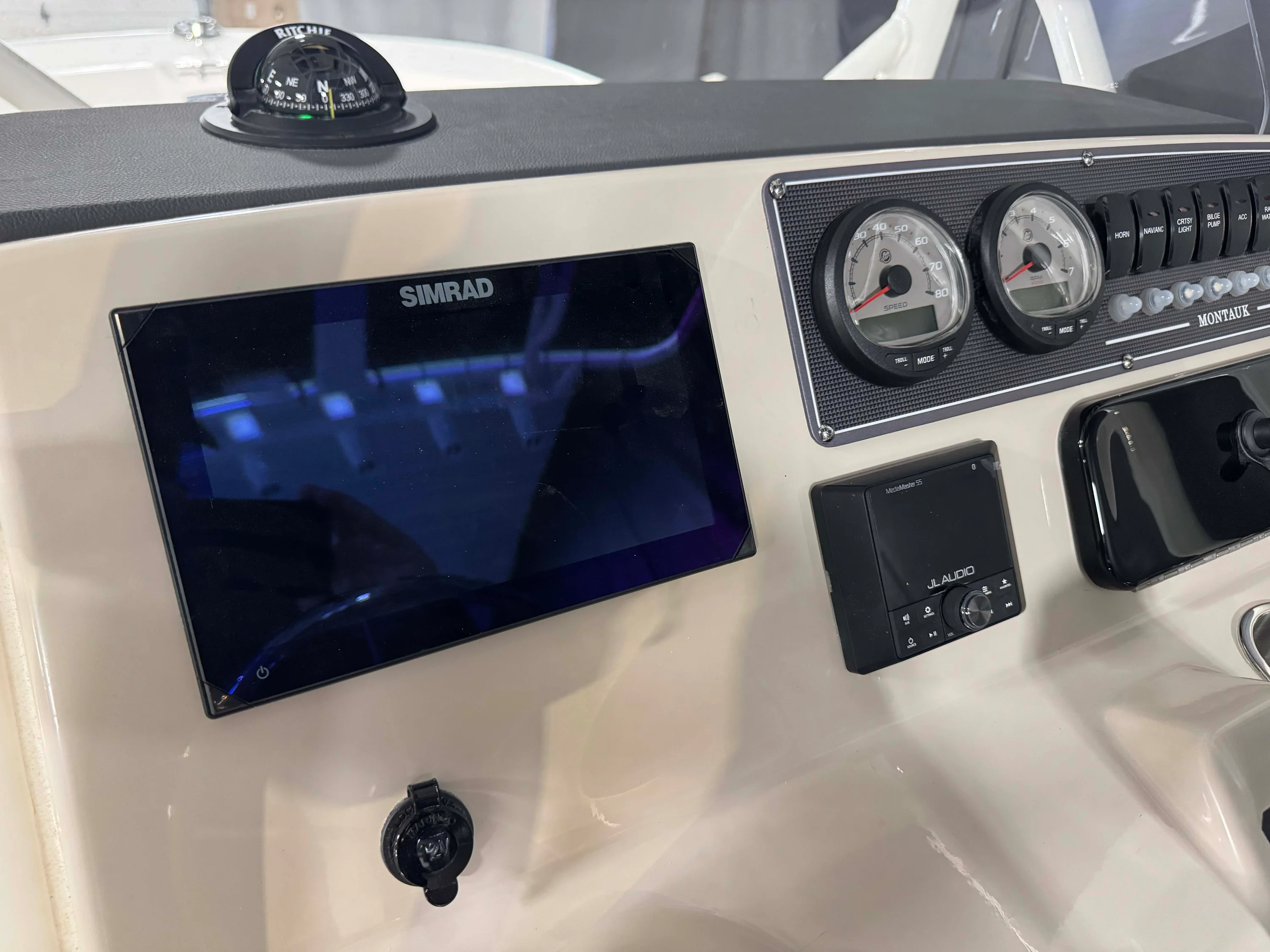 2026 Boston Whaler 210 Montauk Image Thumbnail #31