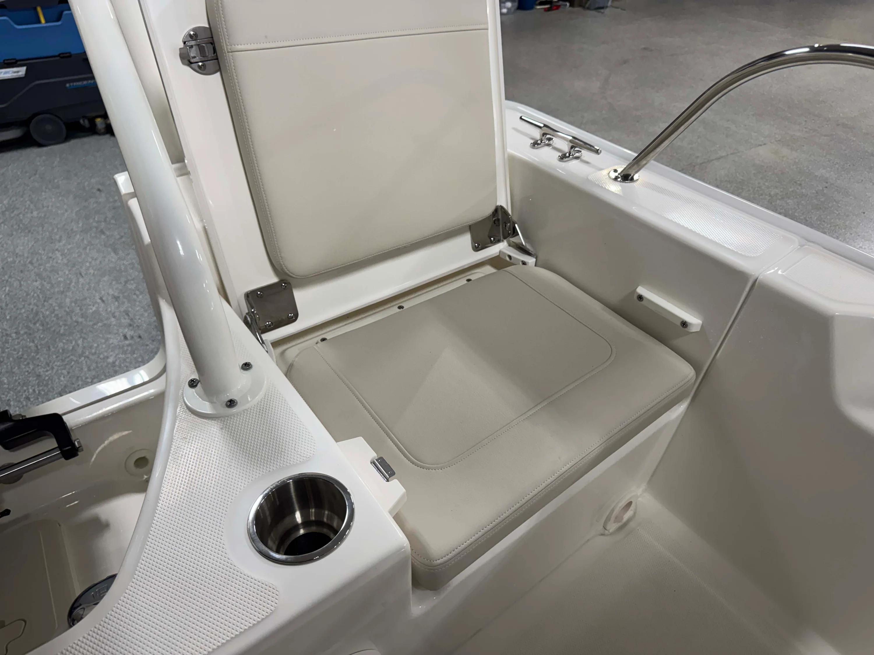 2026 Boston Whaler 210 Montauk Image Thumbnail #21
