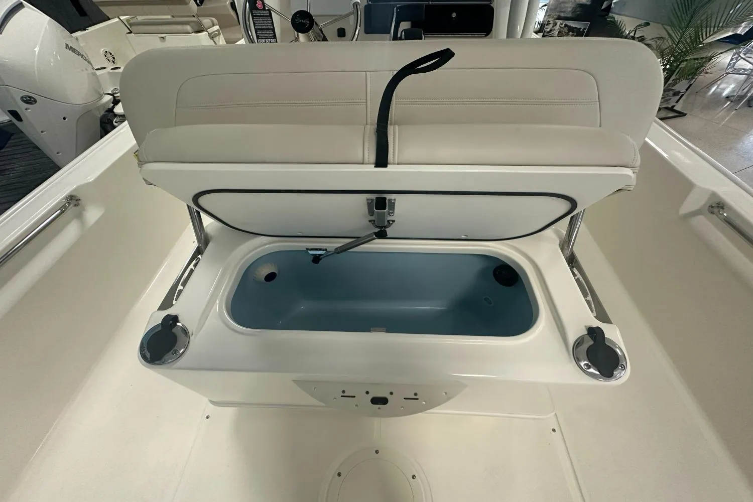 2026 Boston Whaler 210 Montauk Image Thumbnail #8