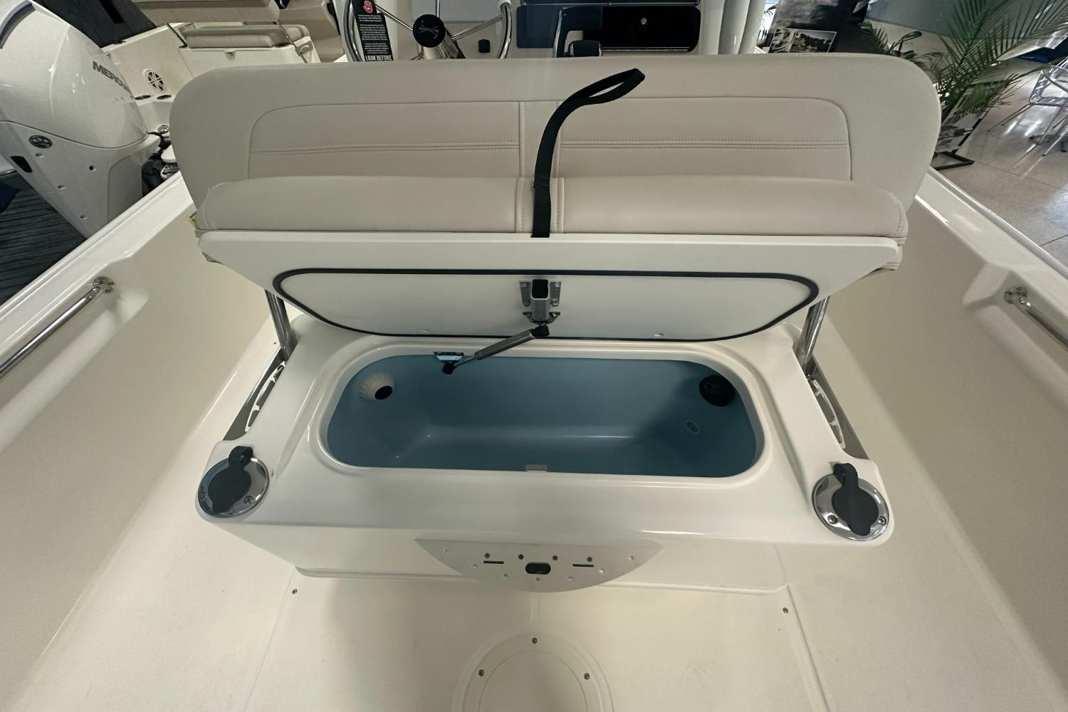 2026 Boston Whaler 210 Montauk Image Thumbnail #8