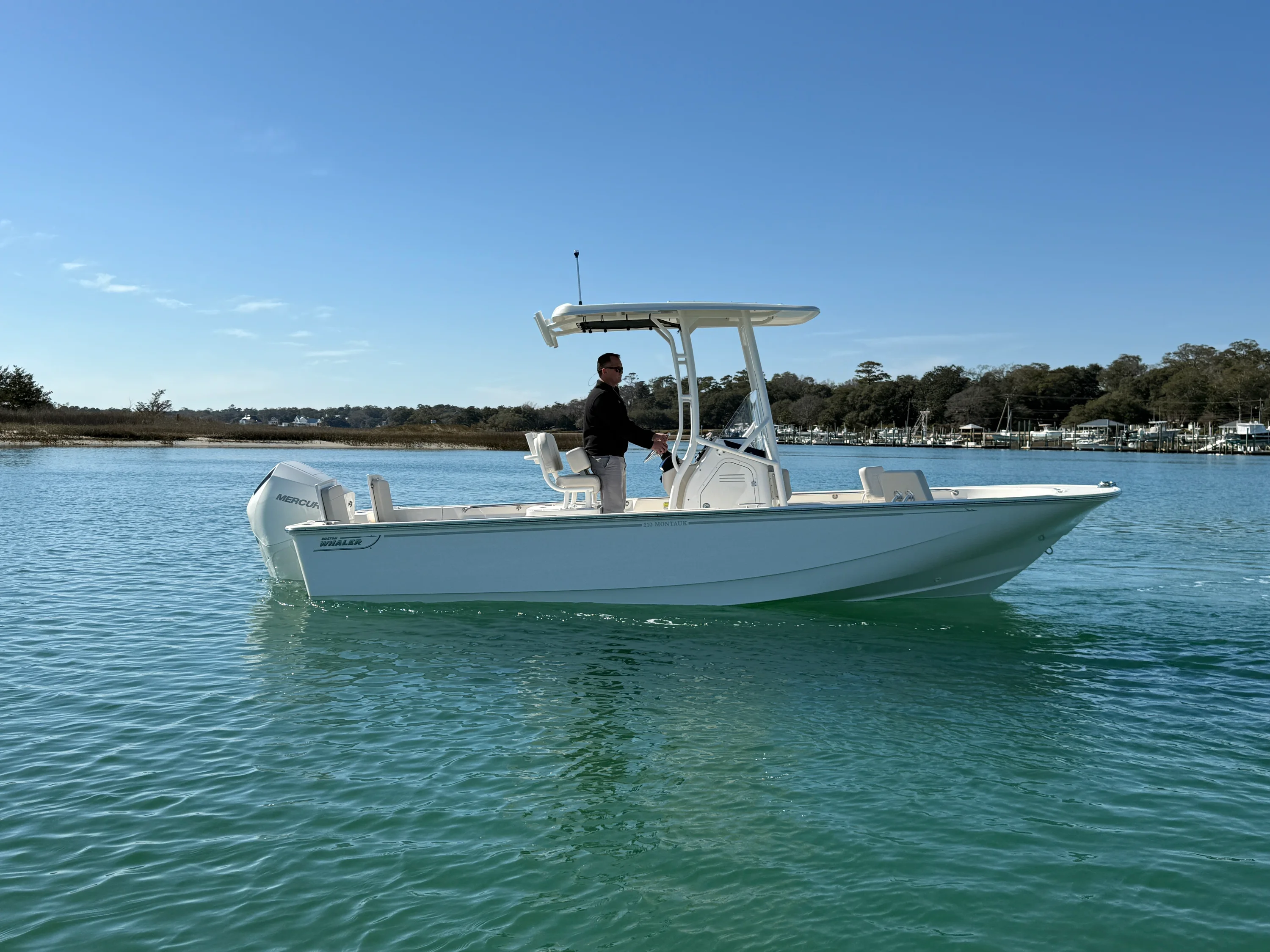 2026 Boston Whaler 210 Montauk Image Thumbnail #5