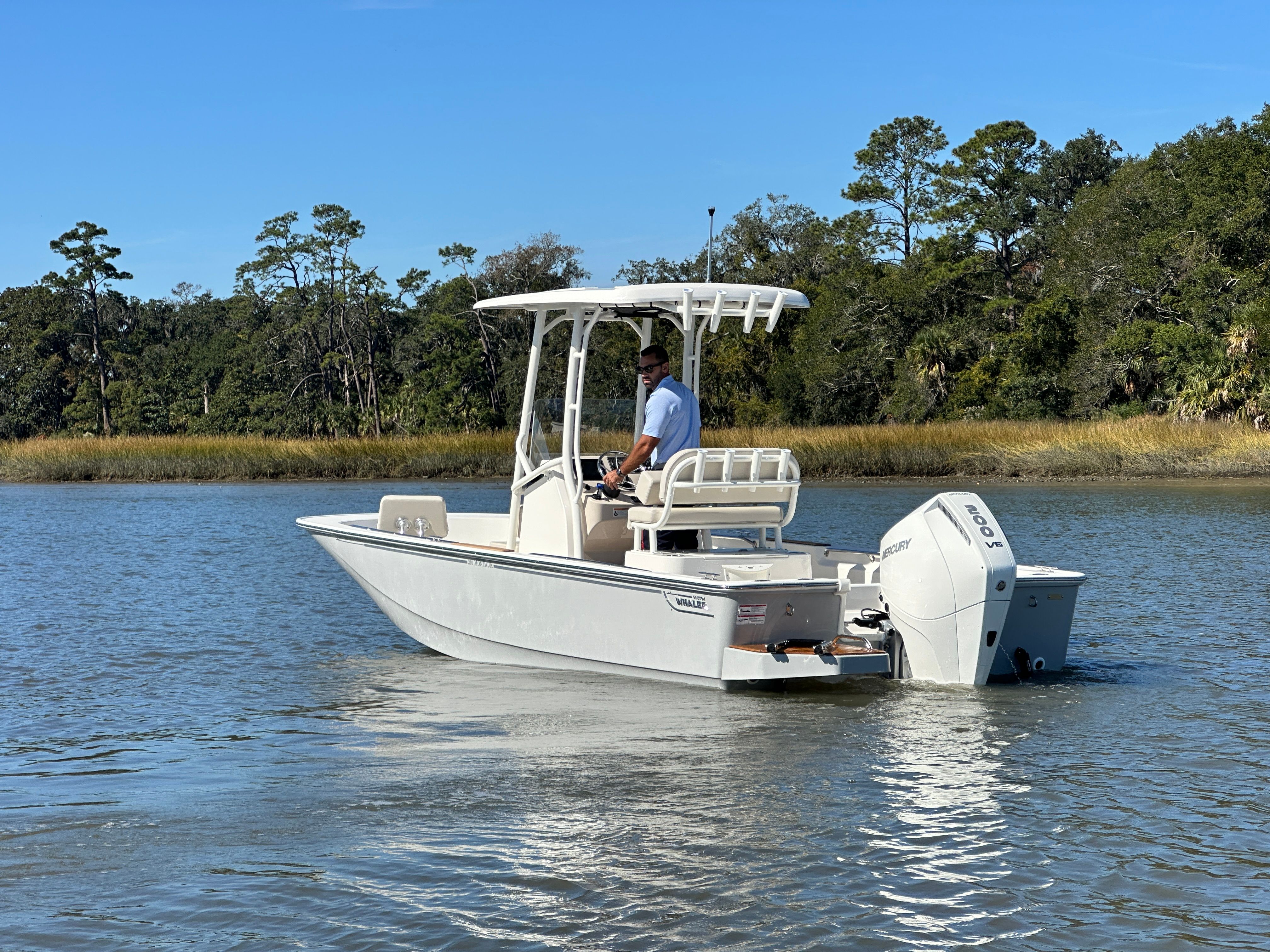 2026 Boston Whaler 210 Montauk Image Thumbnail #6