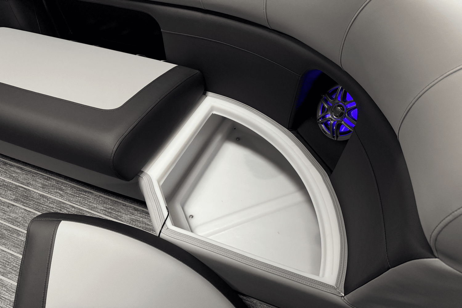 2025 Premier 230 Sunsation Image Thumbnail #32
