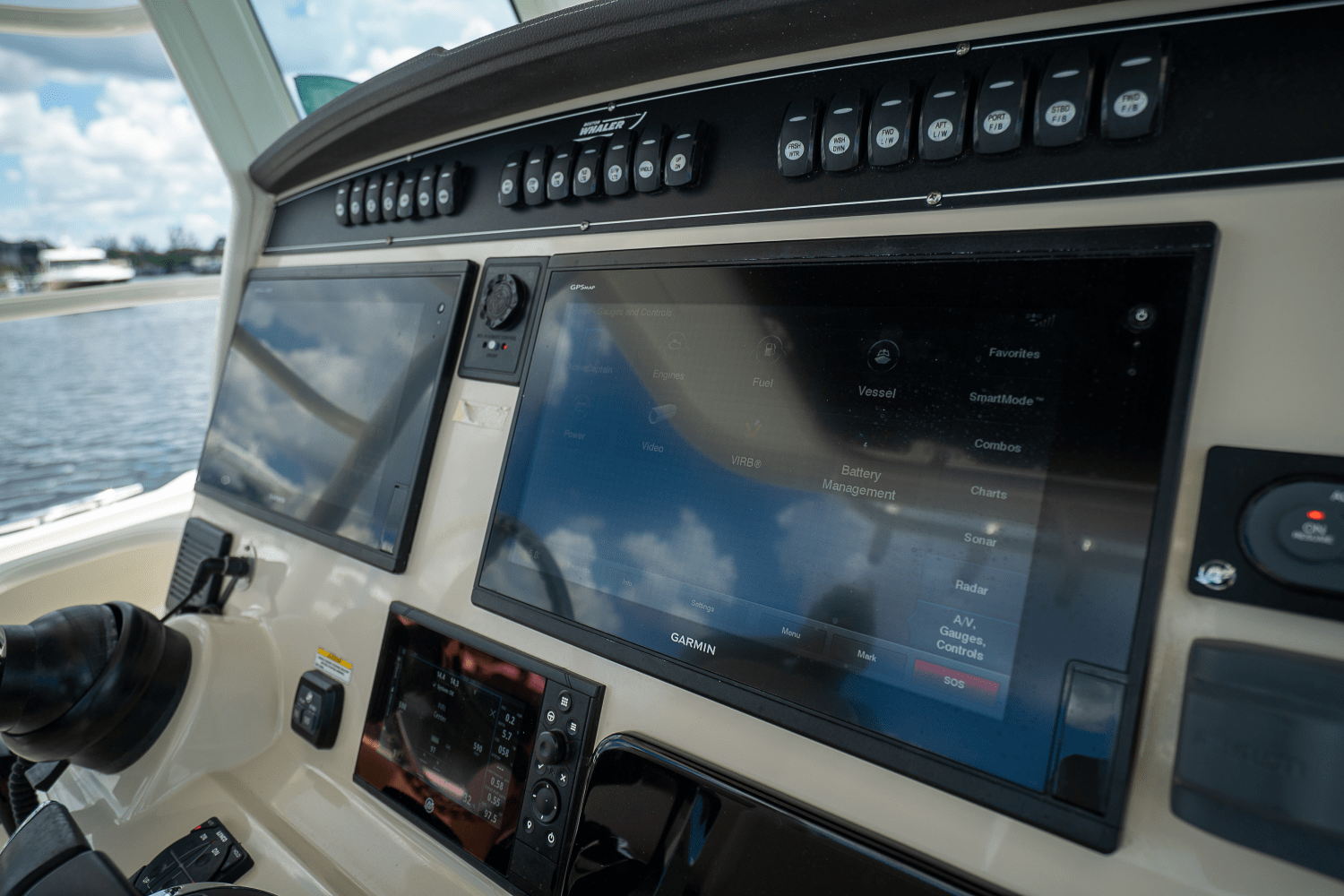 2018 Boston Whaler 330 Outrage Image Thumbnail #14