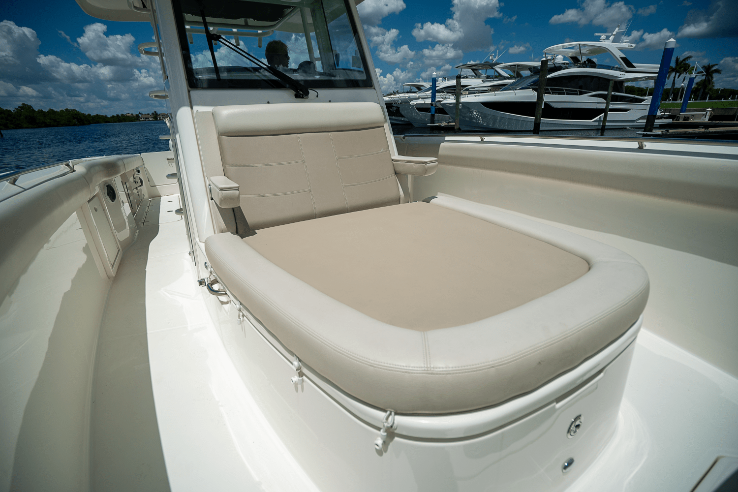 2018 Boston Whaler 330 Outrage Image Thumbnail #23