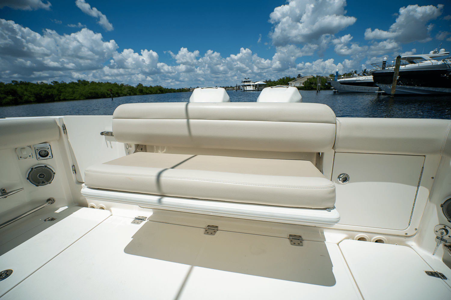 2018 Boston Whaler 330 Outrage Image Thumbnail #8