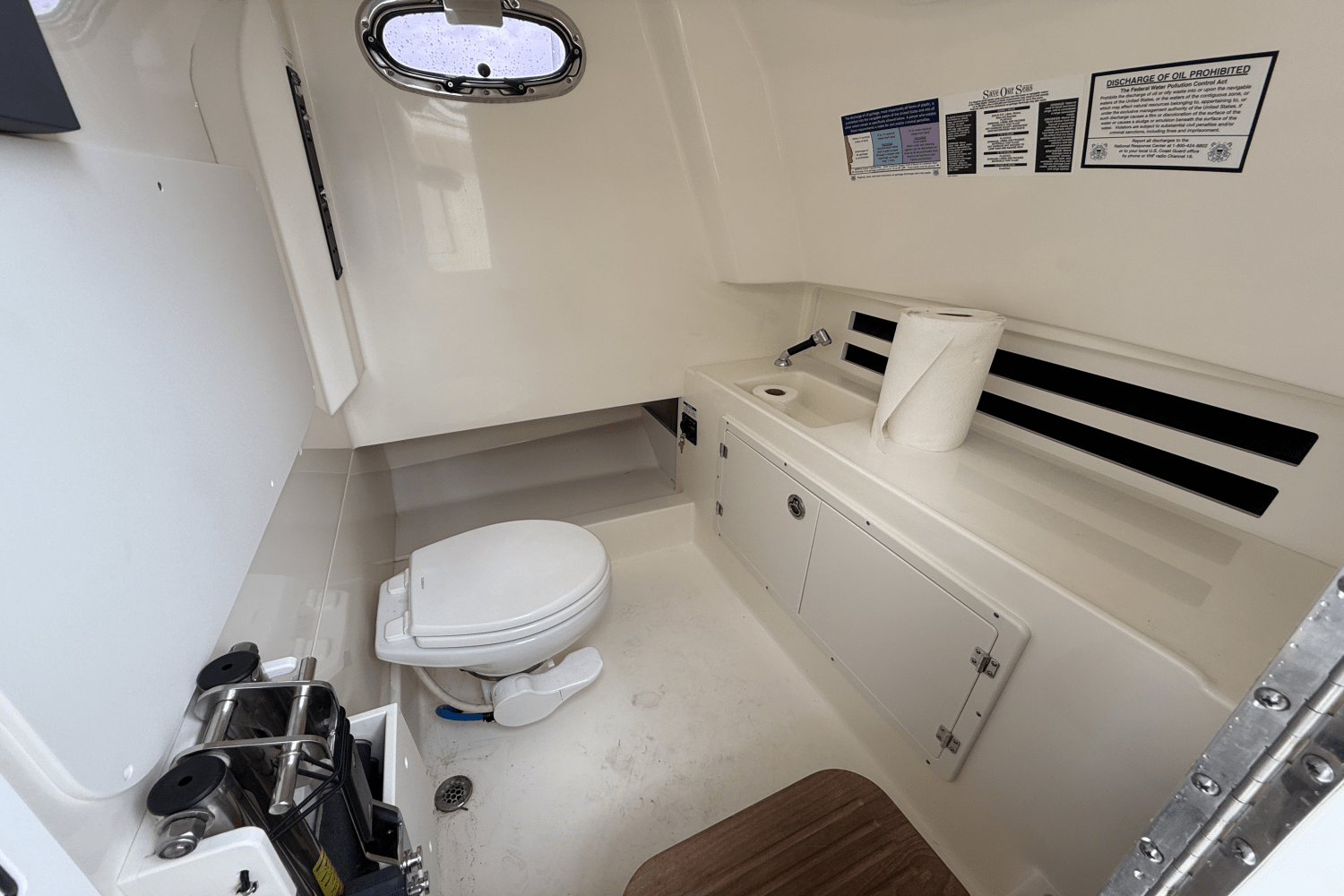 2018 Boston Whaler 330 Outrage Image Thumbnail #6