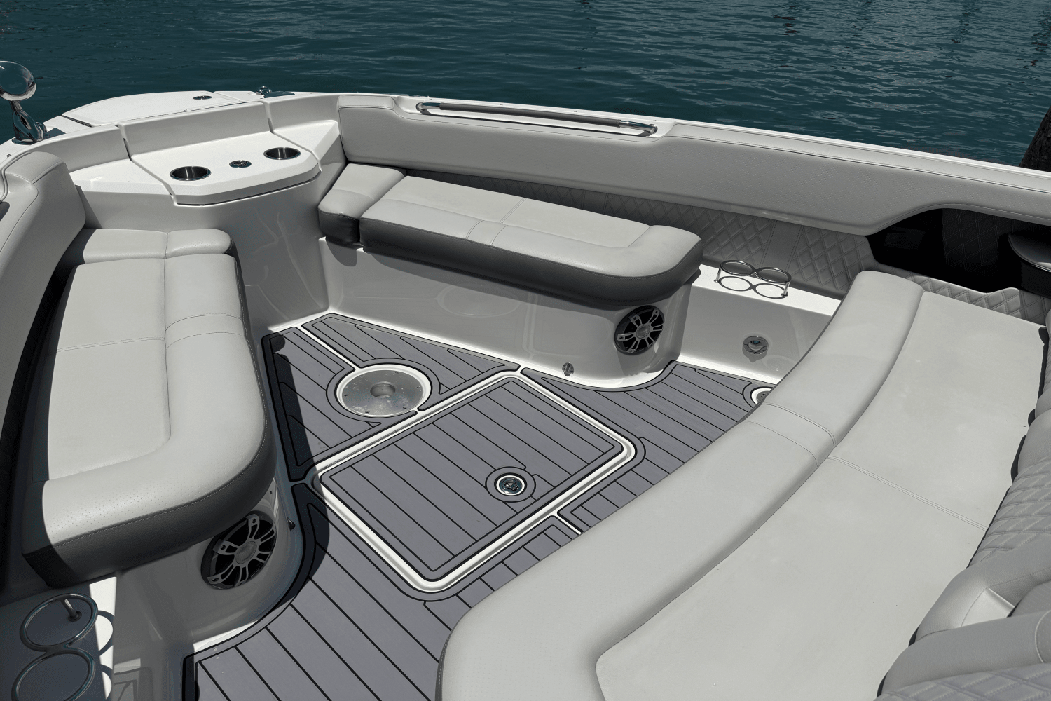 2020 Sea Ray 400 SLX OB Image Thumbnail #11