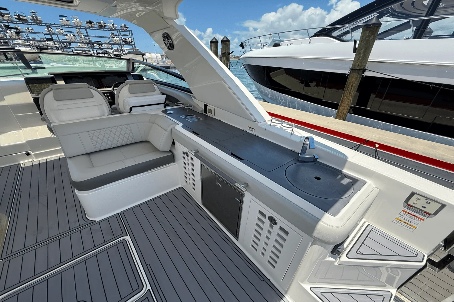 2020 Sea Ray 400 SLX OB Image Thumbnail #14