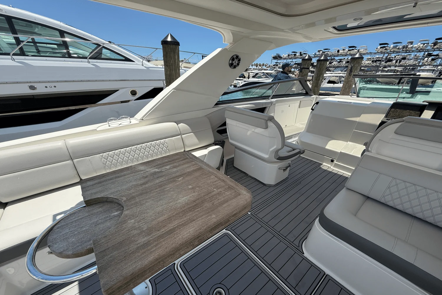 2020 Sea Ray 400 SLX OB Image Thumbnail #15