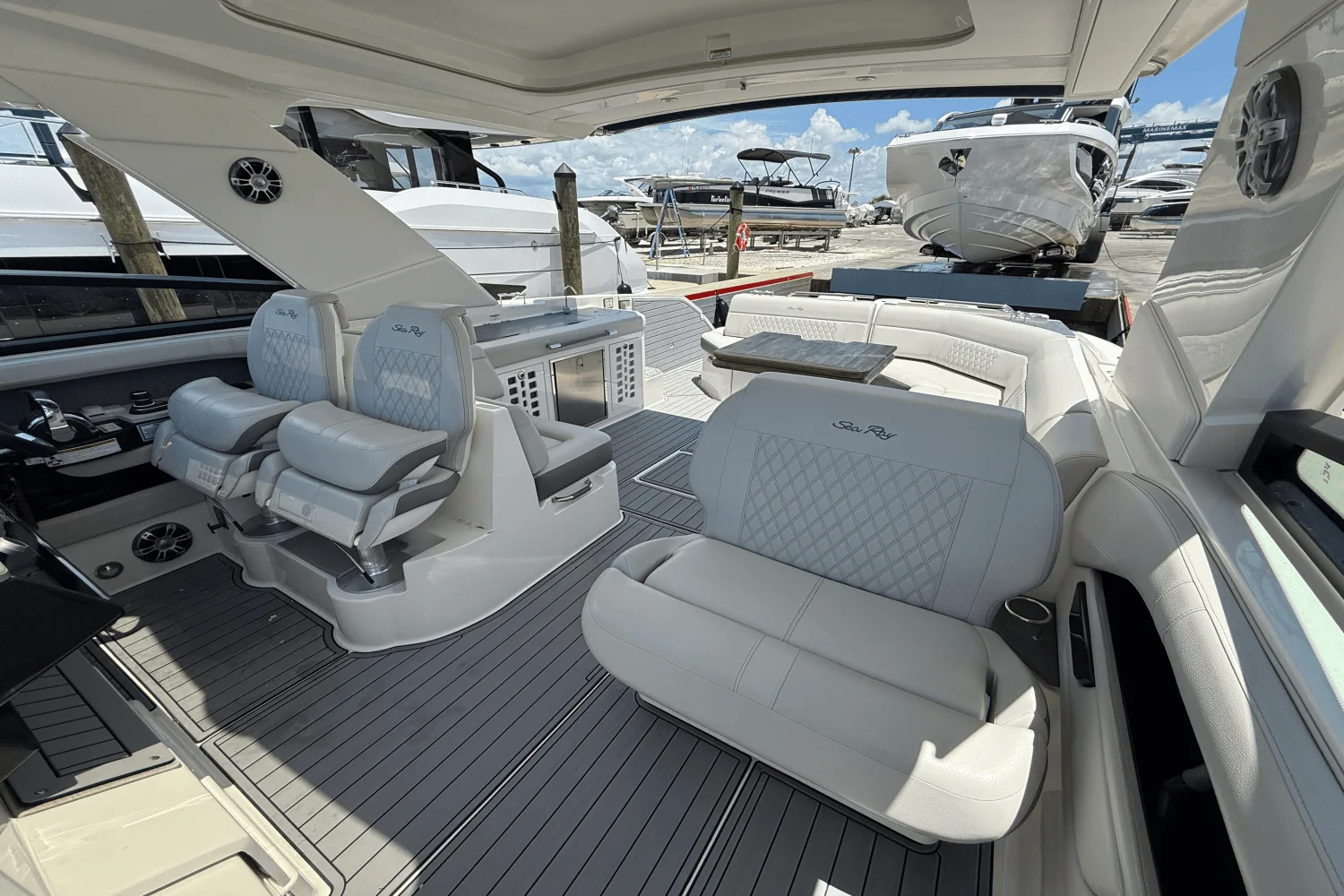 2020 Sea Ray 400 SLX OB Image Thumbnail #13