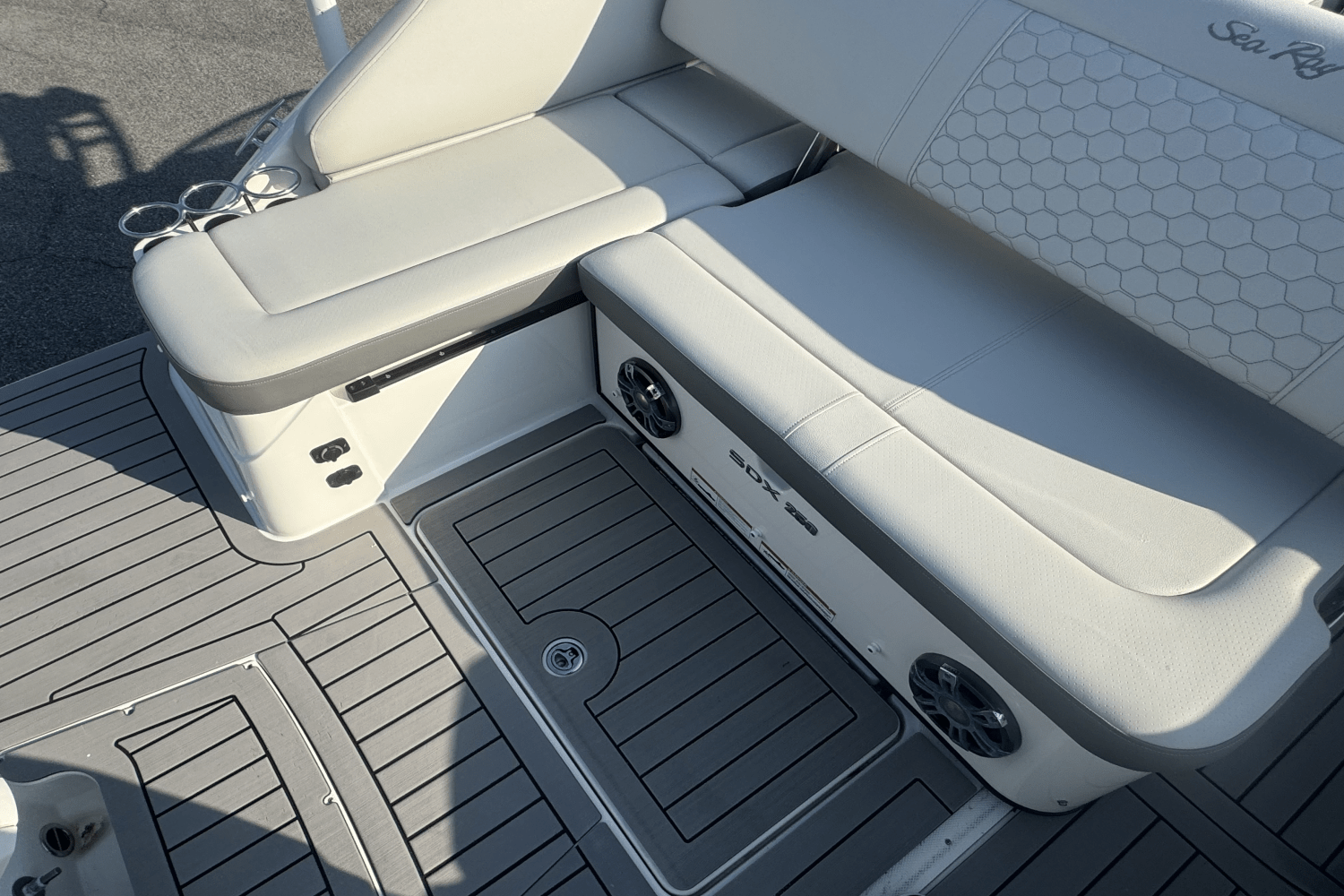 2022 Sea Ray 250 SDX OB Image Thumbnail #8