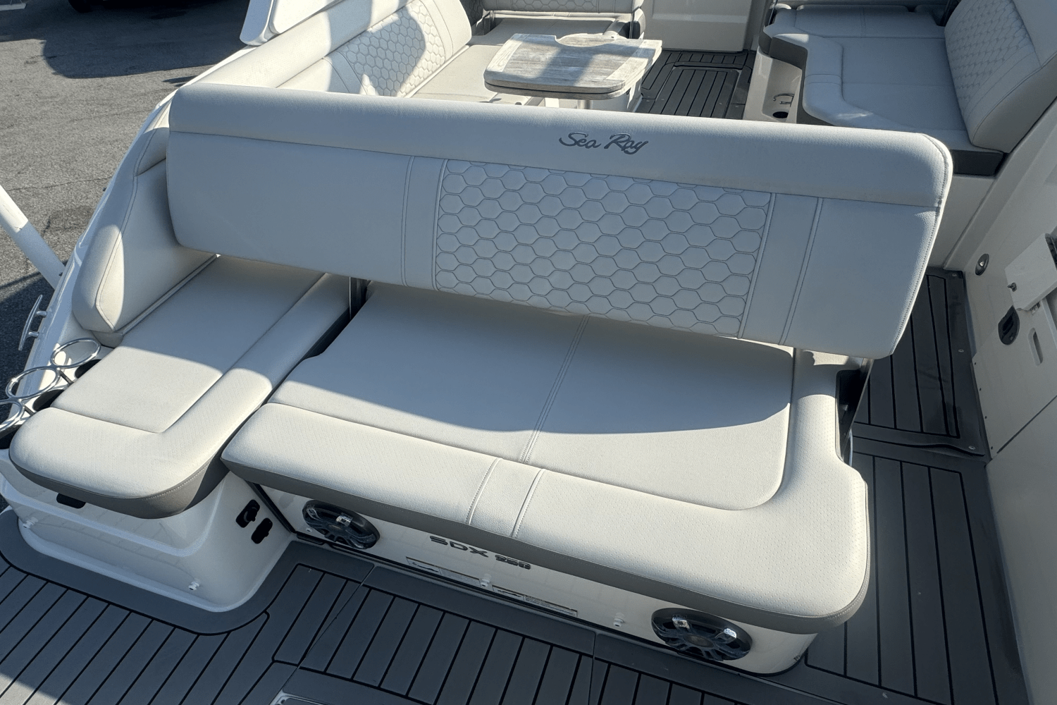 2022 Sea Ray 250 SDX OB Image Thumbnail #9