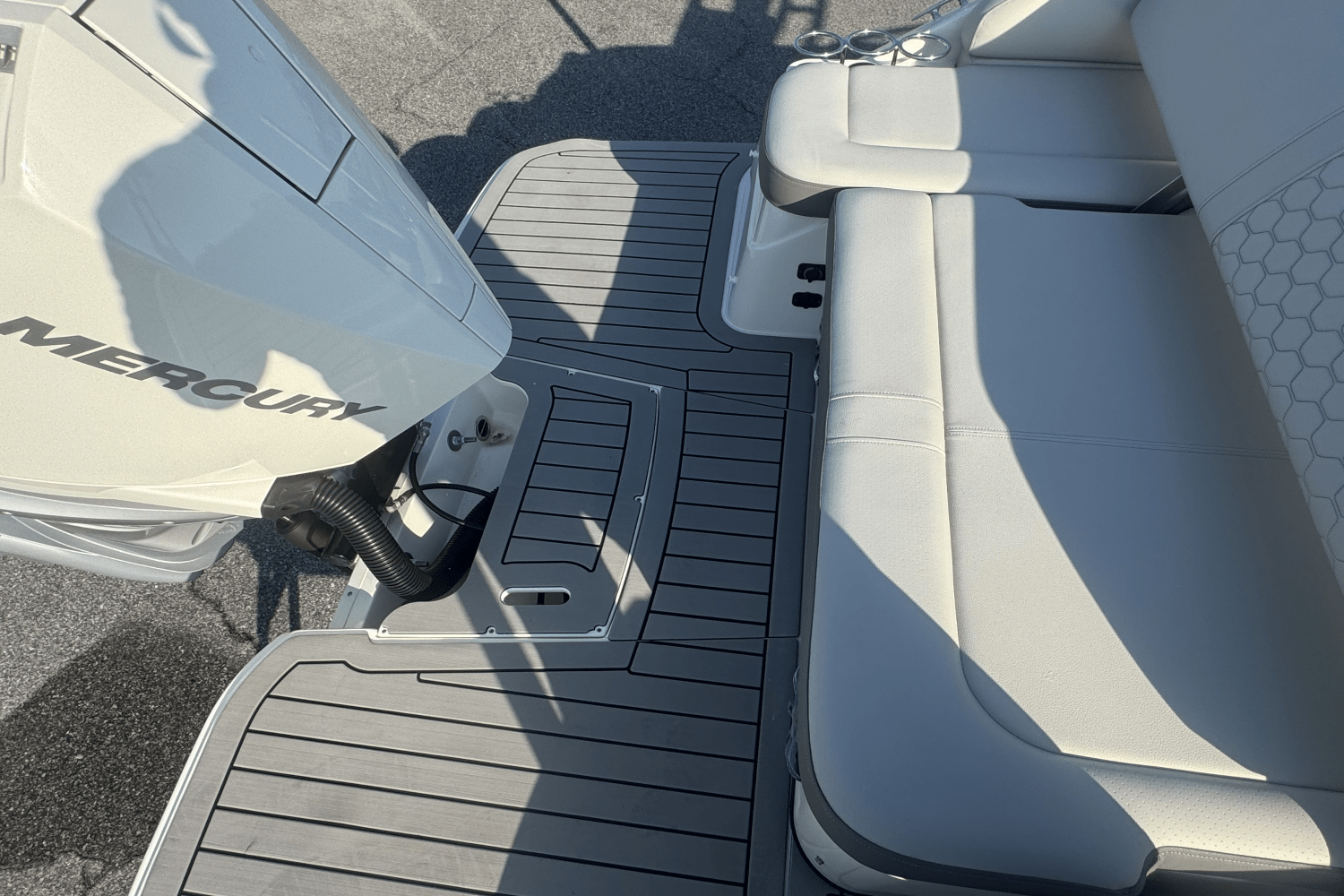 2022 Sea Ray 250 SDX OB Image Thumbnail #7