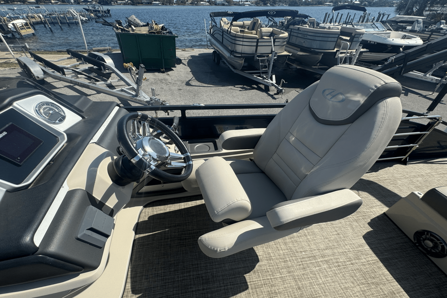 2020 Harris 230 SOLSTICE Image Thumbnail #9