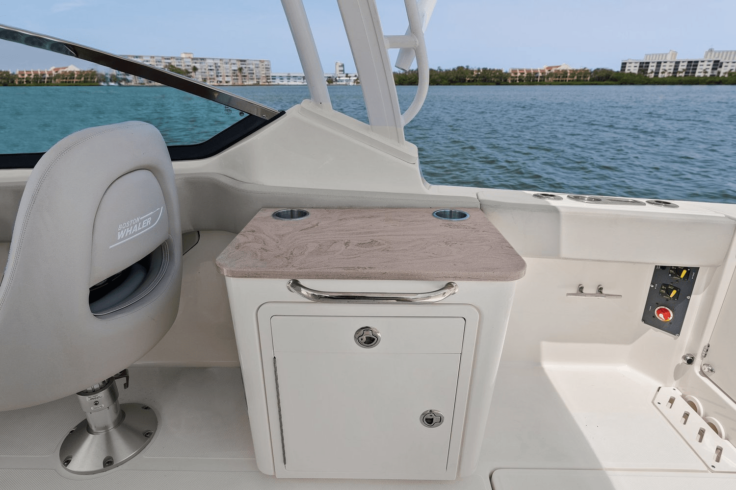 2022 Boston Whaler 240 VANTAGE Image Thumbnail #18