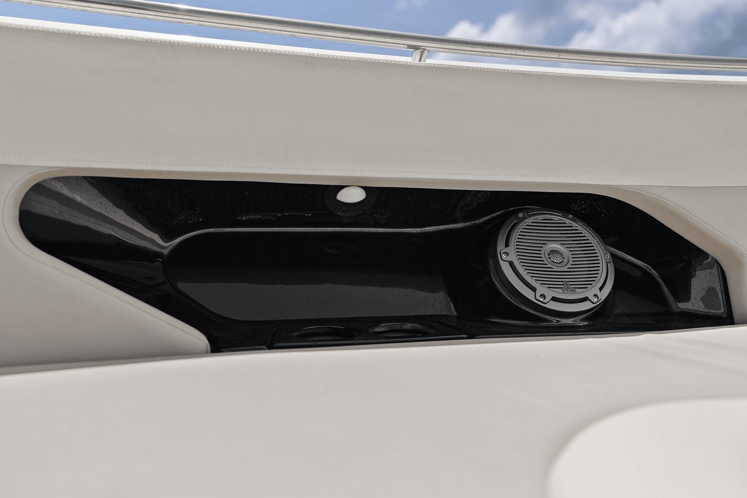 2022 Boston Whaler 240 VANTAGE Image Thumbnail #24