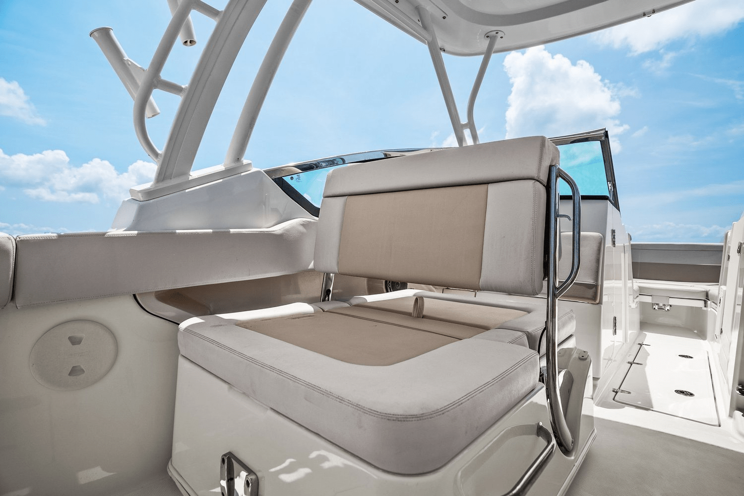 2022 Boston Whaler 240 VANTAGE Image Thumbnail #32