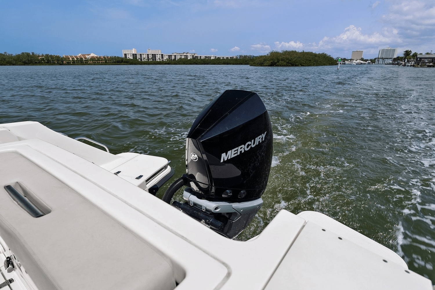 2022 Boston Whaler 240 VANTAGE Image Thumbnail #19