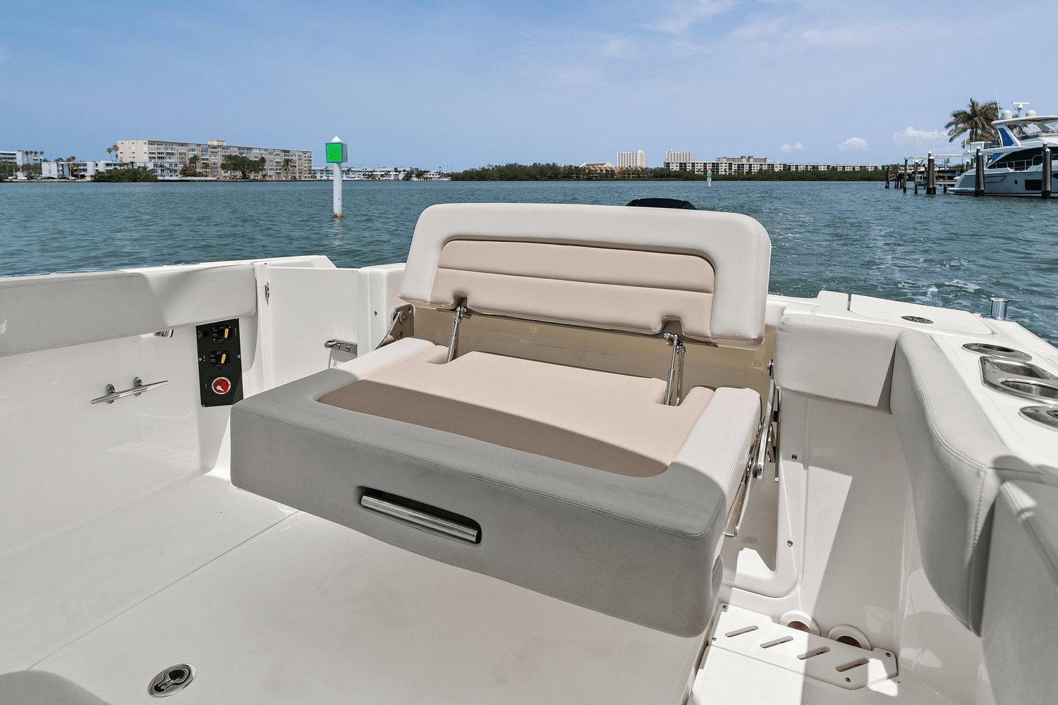 2022 Boston Whaler 240 VANTAGE Image Thumbnail #22