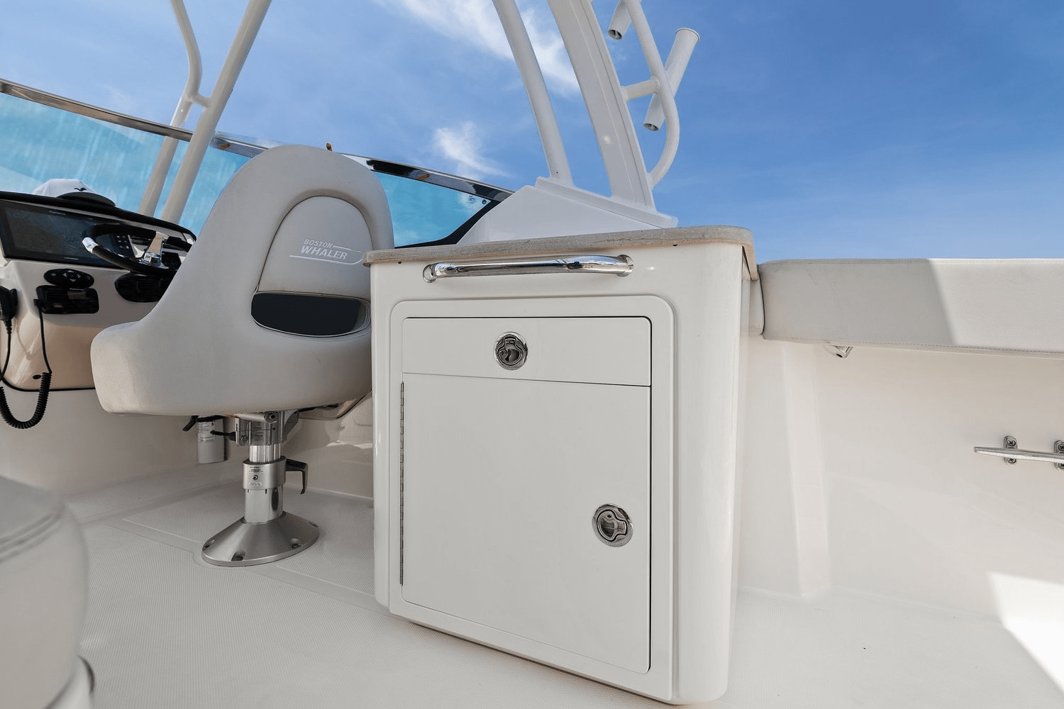 2022 Boston Whaler 240 VANTAGE Image Thumbnail #17