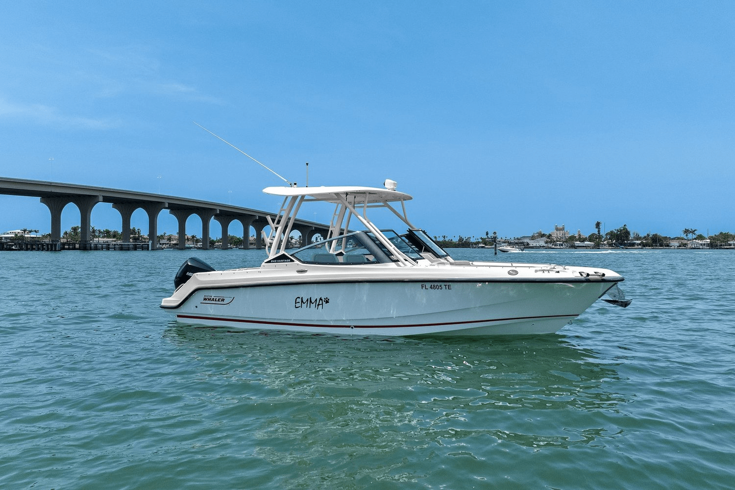 2022 Boston Whaler 240 VANTAGE Image Thumbnail #2