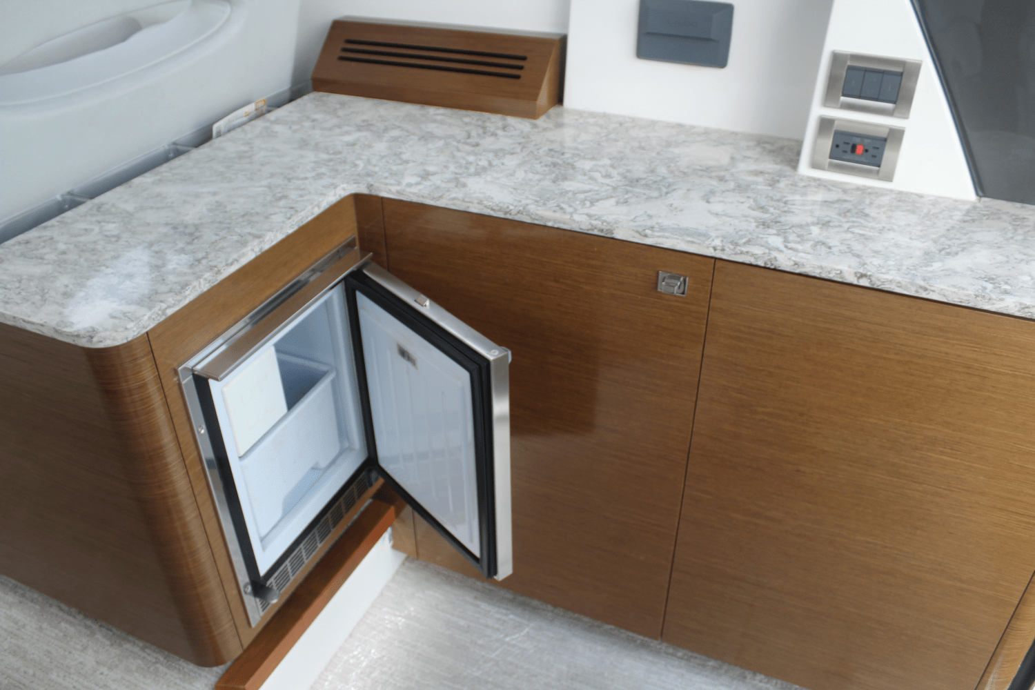 2021 Ocean Alexander 45 DIVERGENCE COUPE Image Thumbnail #15