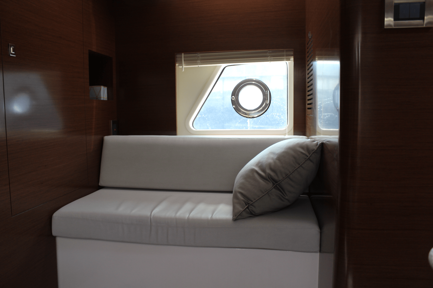 2021 Ocean Alexander 45 DIVERGENCE COUPE Image Thumbnail #32