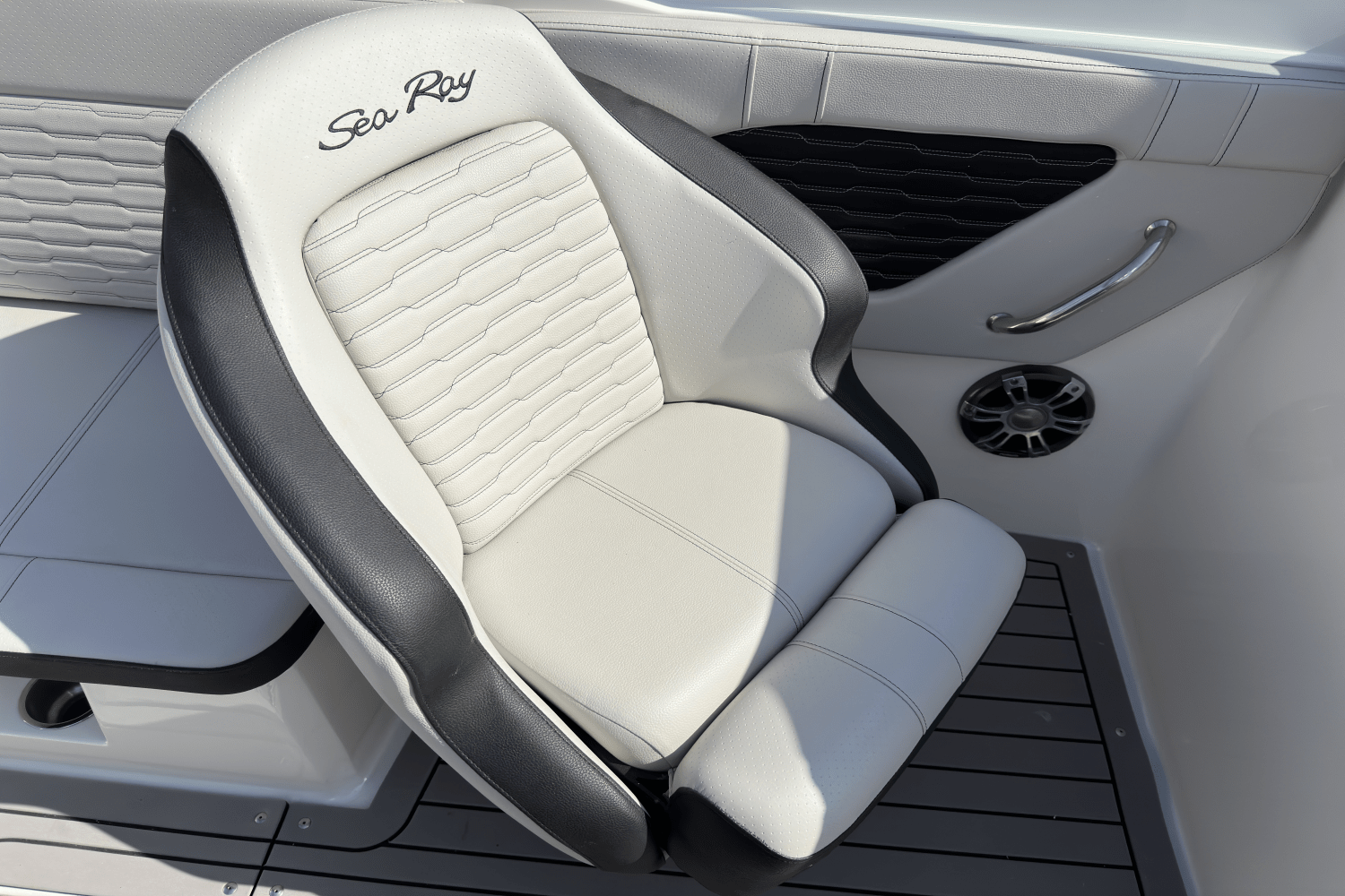 2022 Sea Ray 230 SPX Image Thumbnail #10