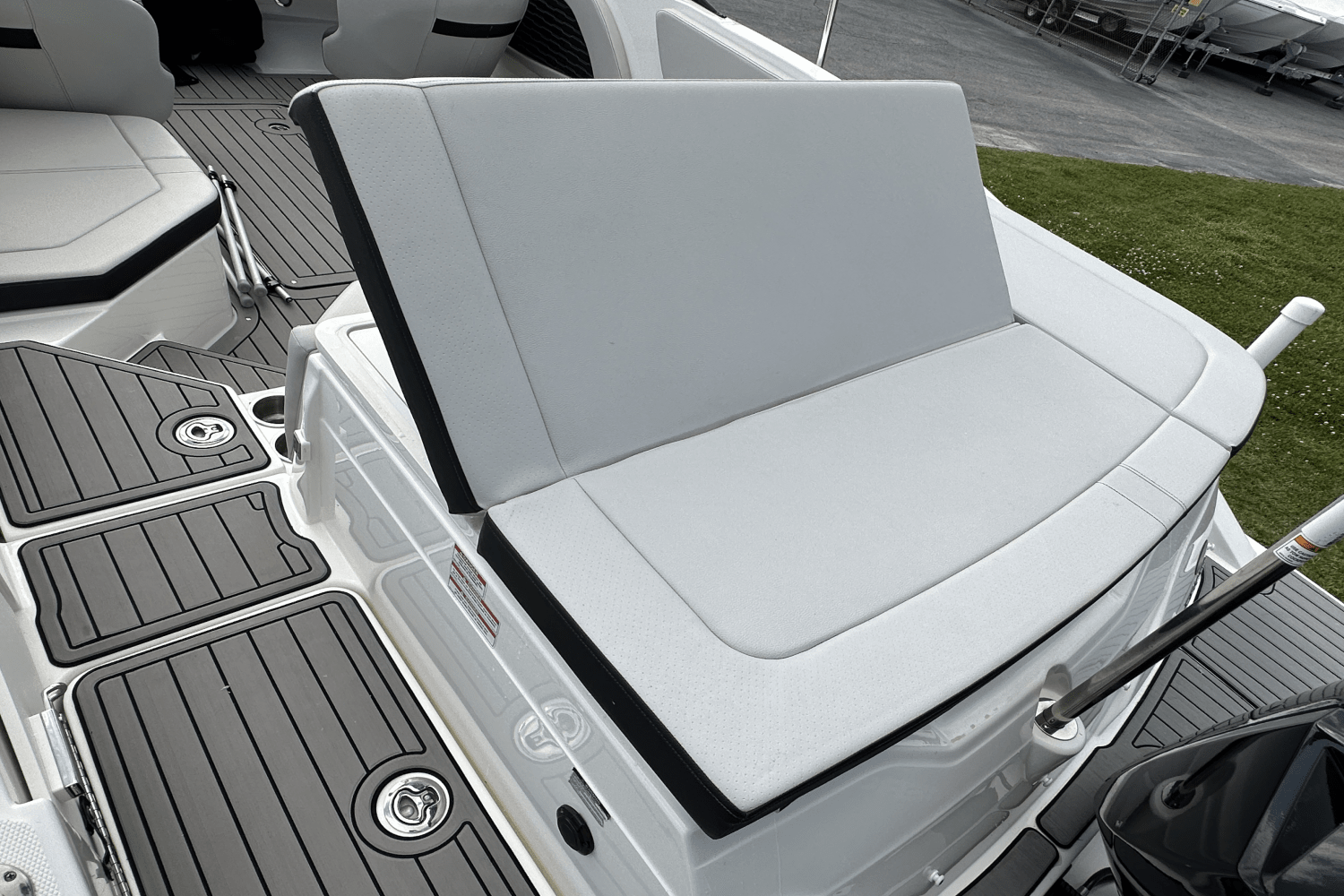 2022 Sea Ray 230 SPX Image Thumbnail #6